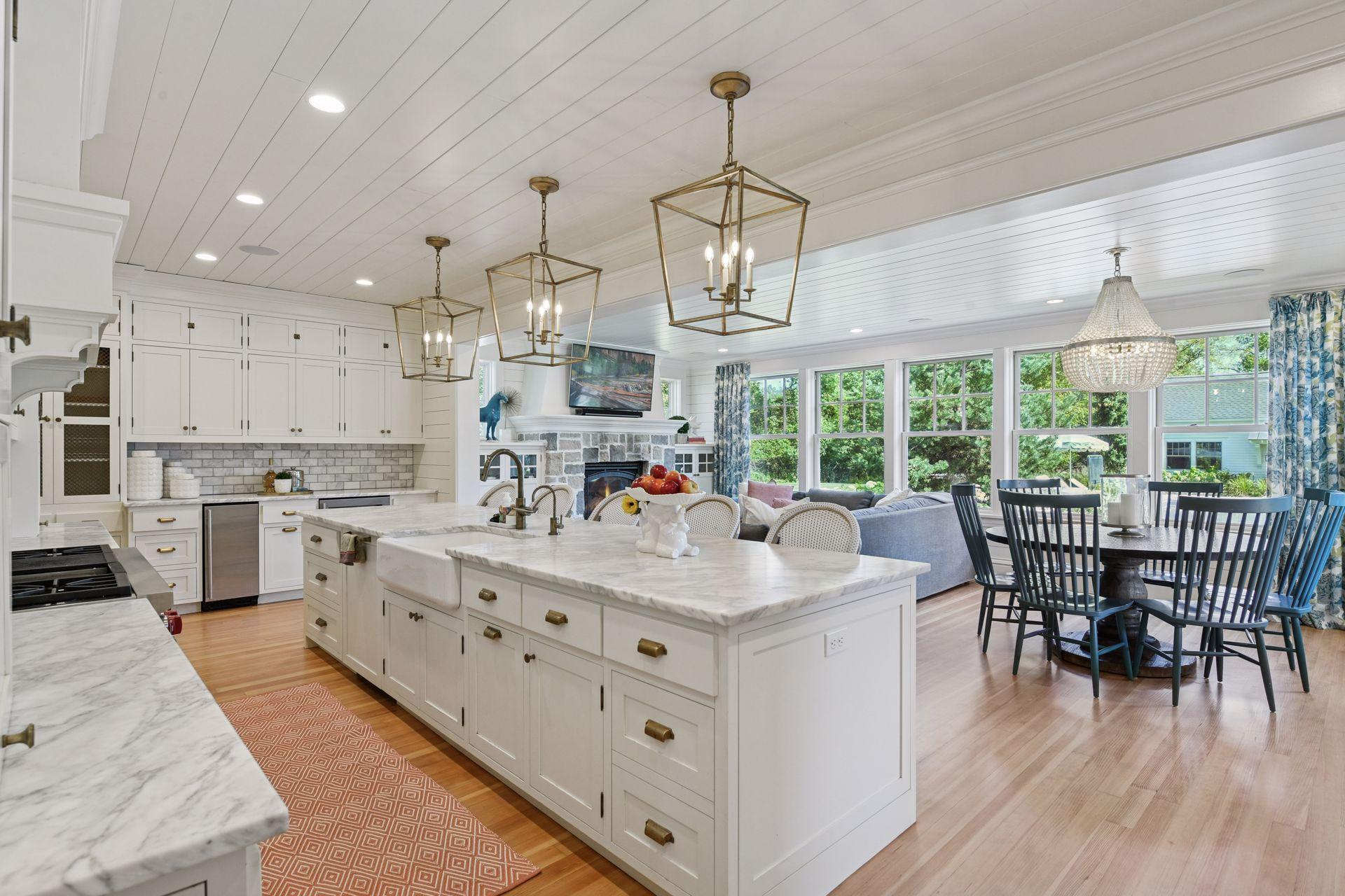 820 Old Crystal Bay Rd S, Orono