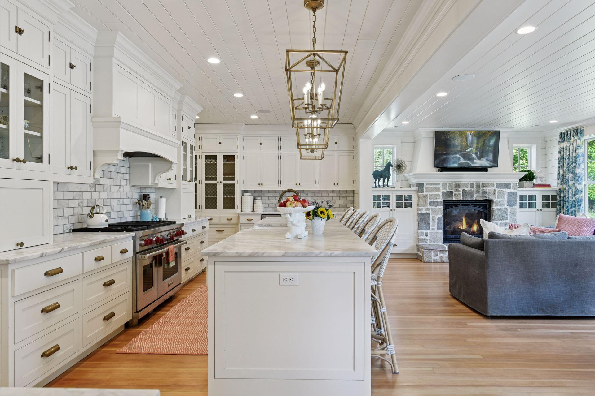 820 Old Crystal Bay Rd S, Orono