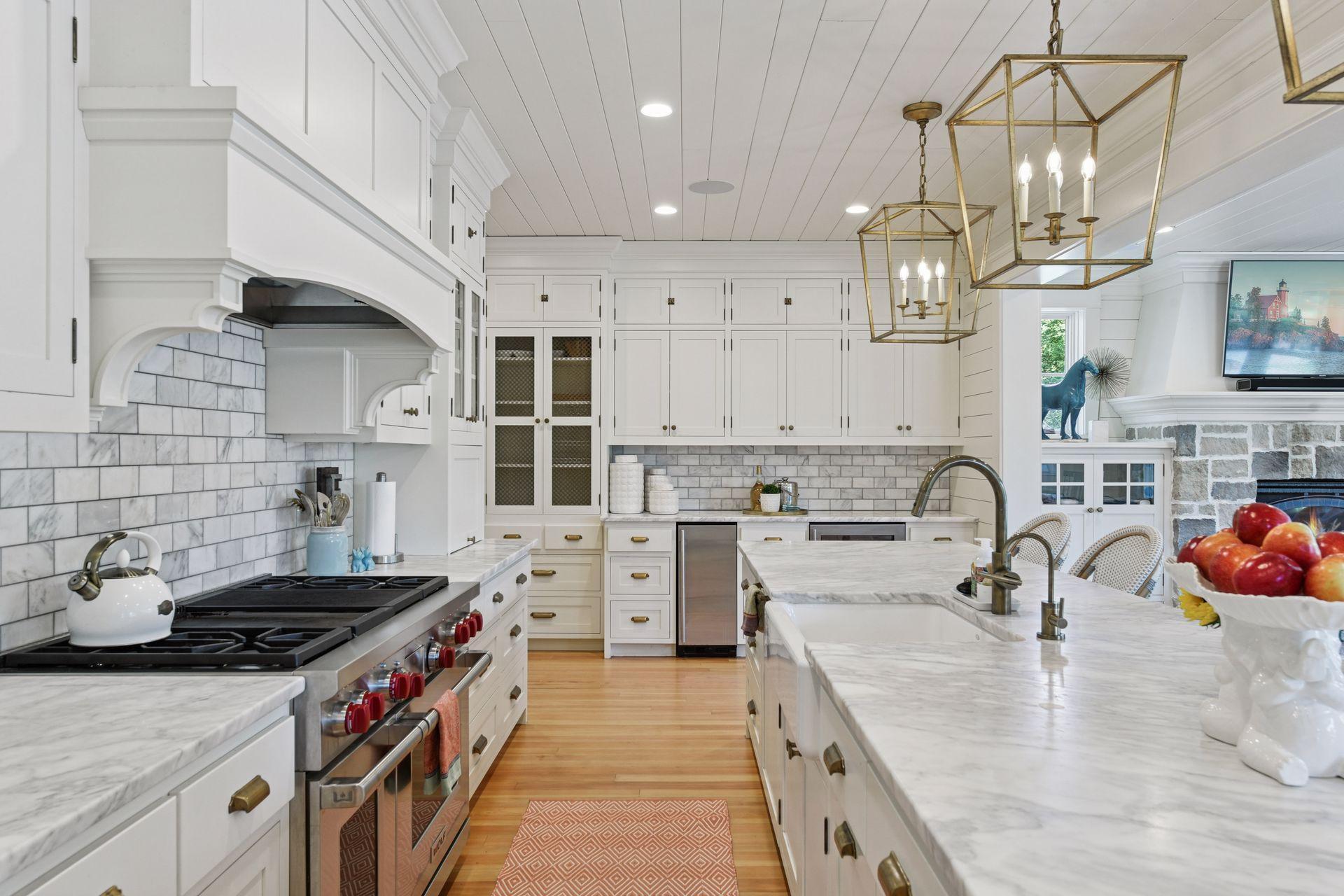 820 Old Crystal Bay Rd S, Orono