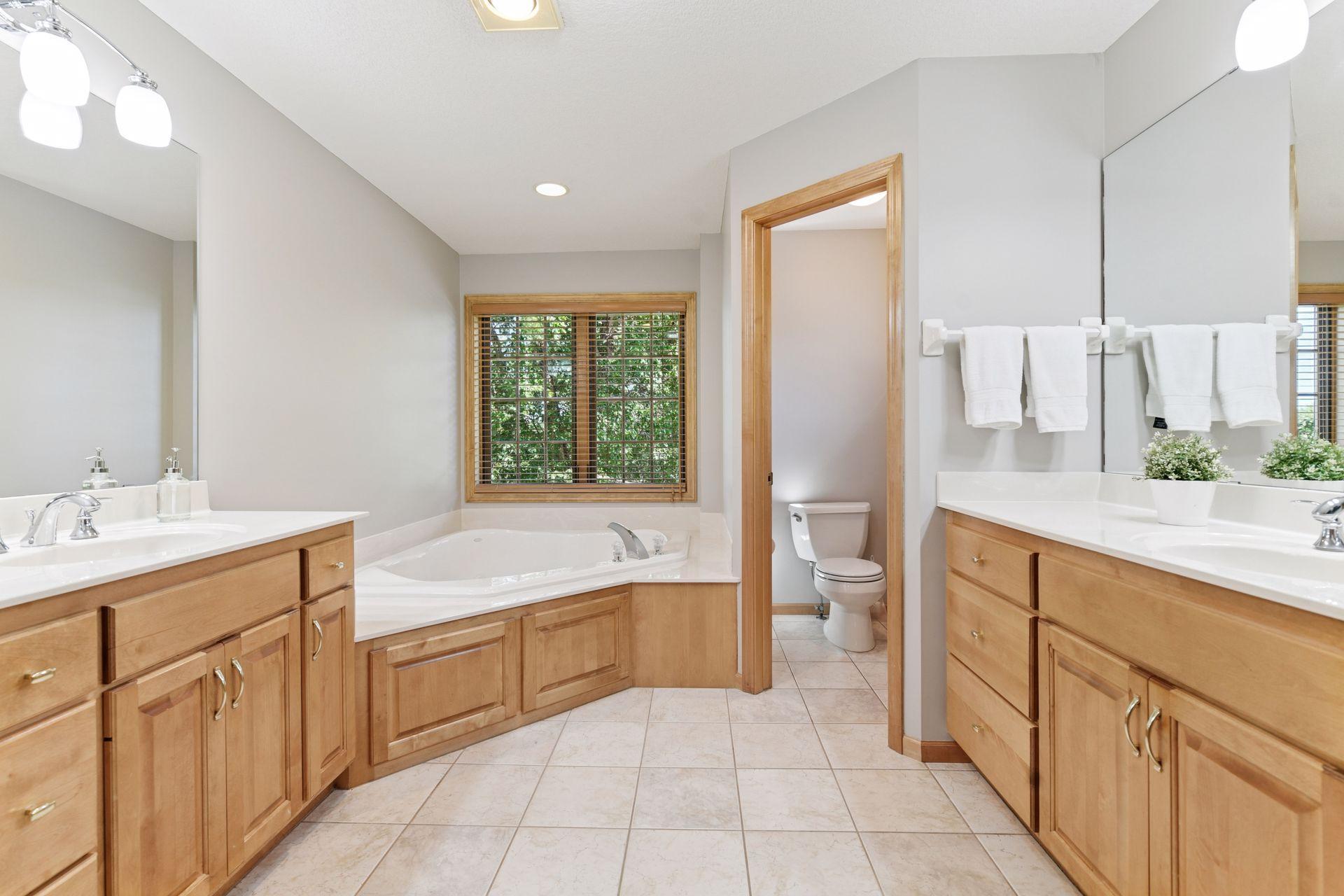 4795 Foxberry Dr, Medina