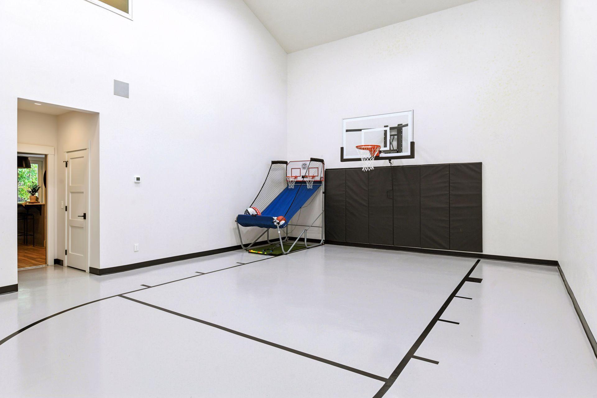 769 Woodland Hill Ct, Medina