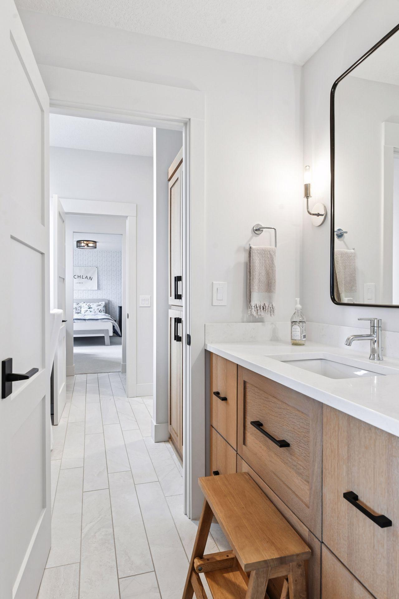 769 Woodland Hill Ct, Medina