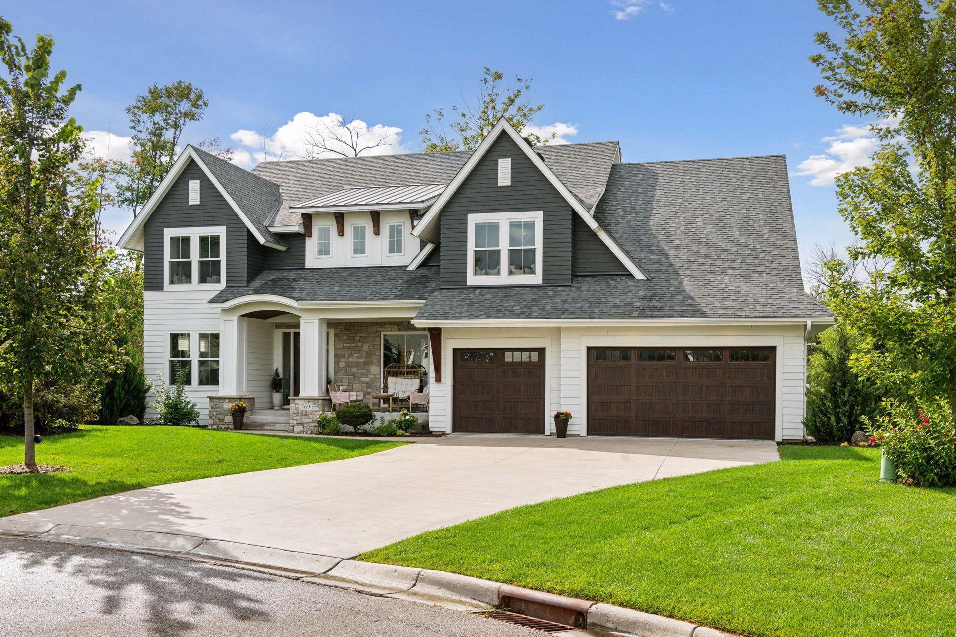 769 Woodland Hill Ct, Medina