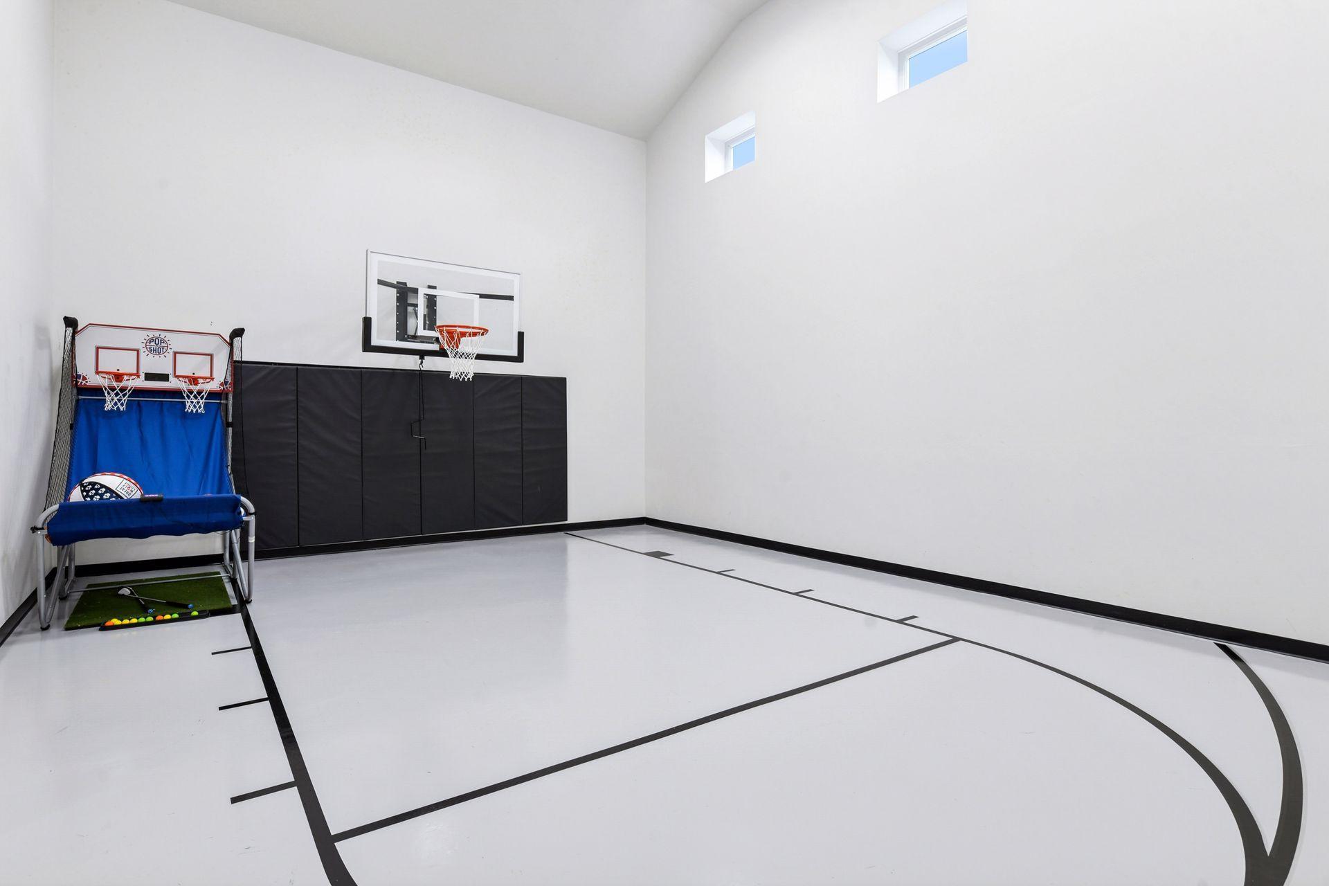 769 Woodland Hill Ct, Medina