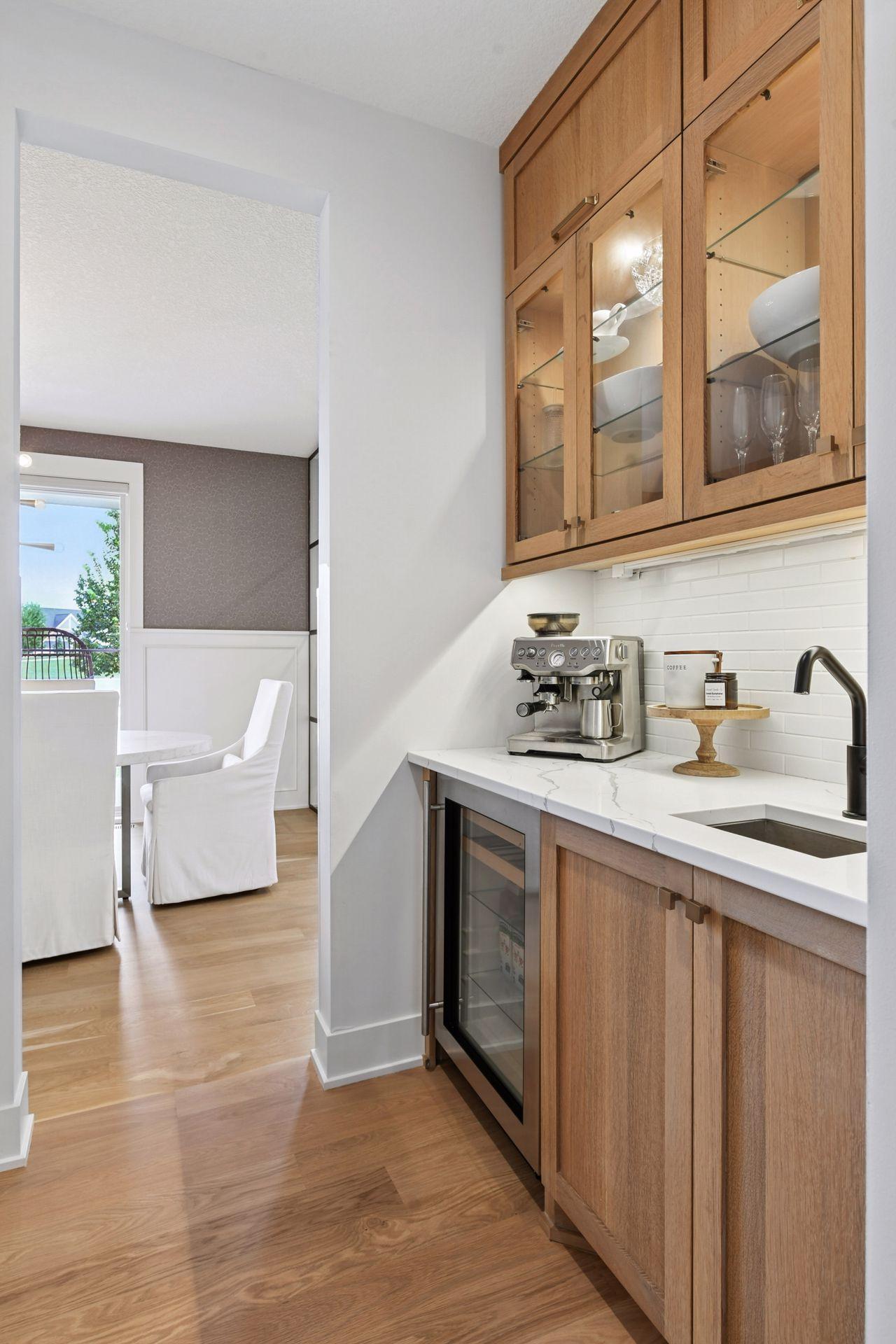 769 Woodland Hill Ct, Medina