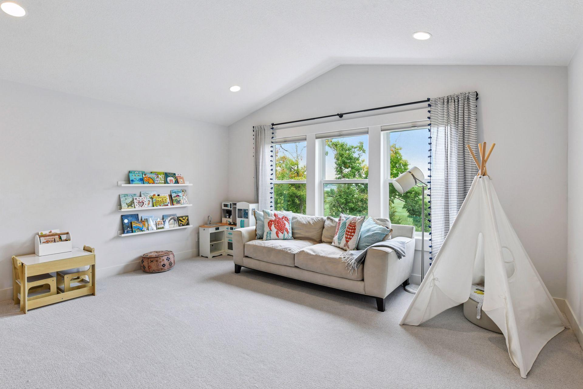 769 Woodland Hill Ct, Medina