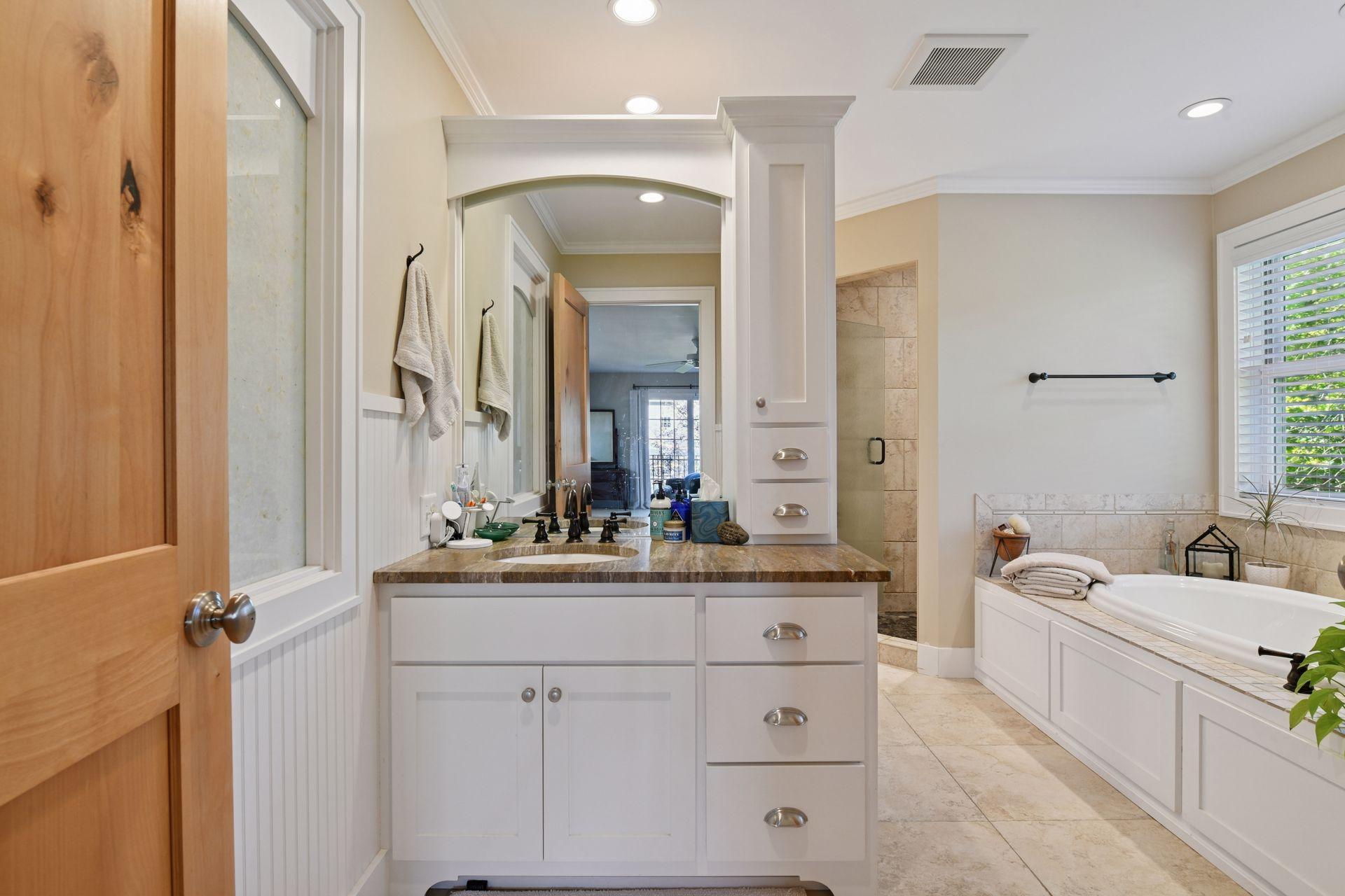 2938 Northview Rd, Minnetonka Beach