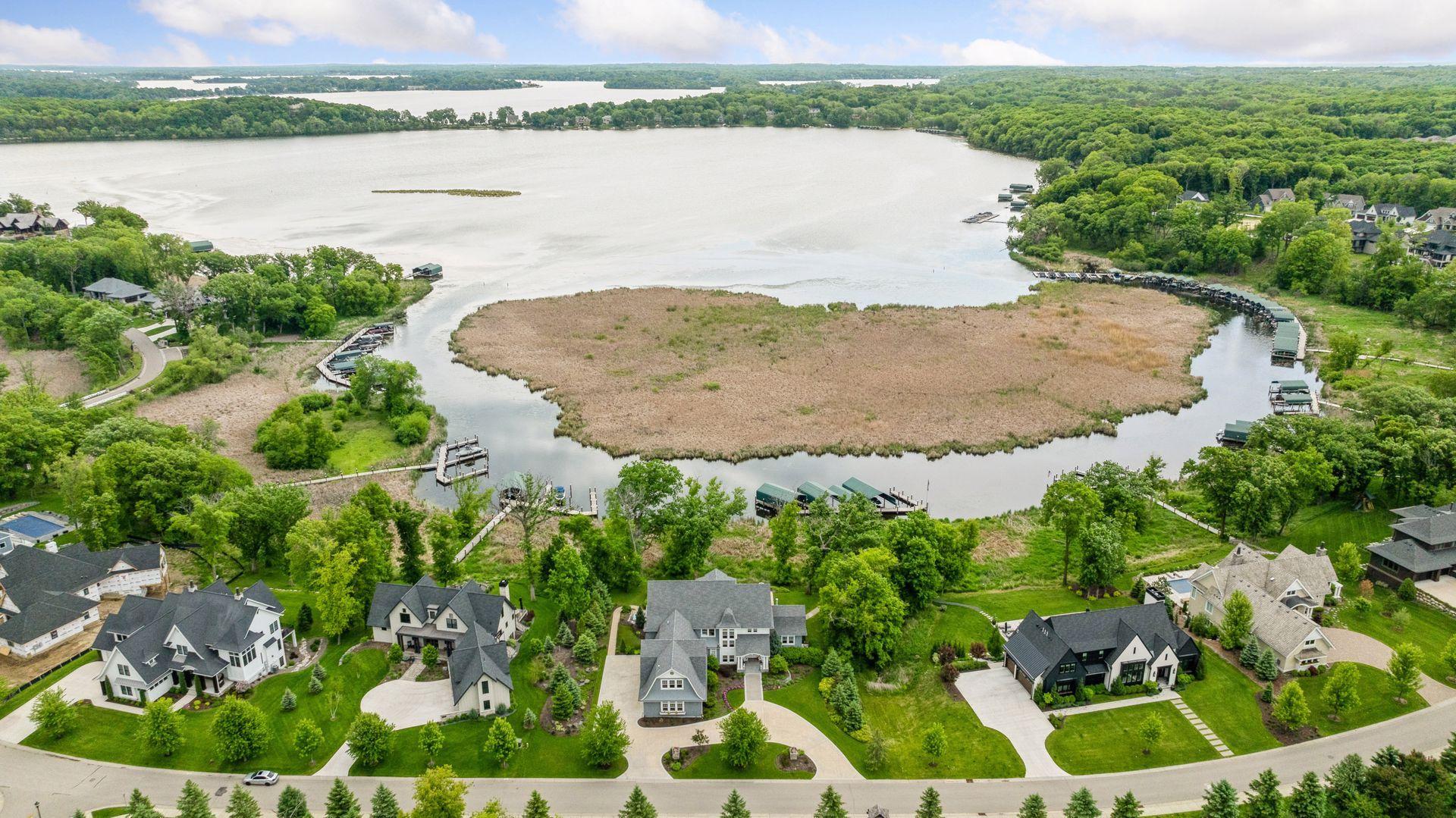 3758 Woodland Cove Pkwy, Minnetrista