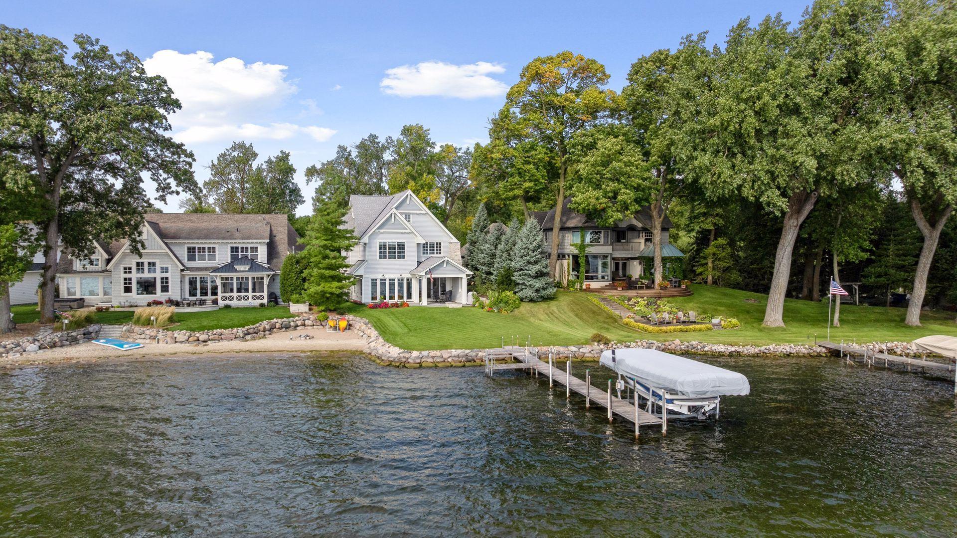 245 Lakeview Ave, Tonka Bay