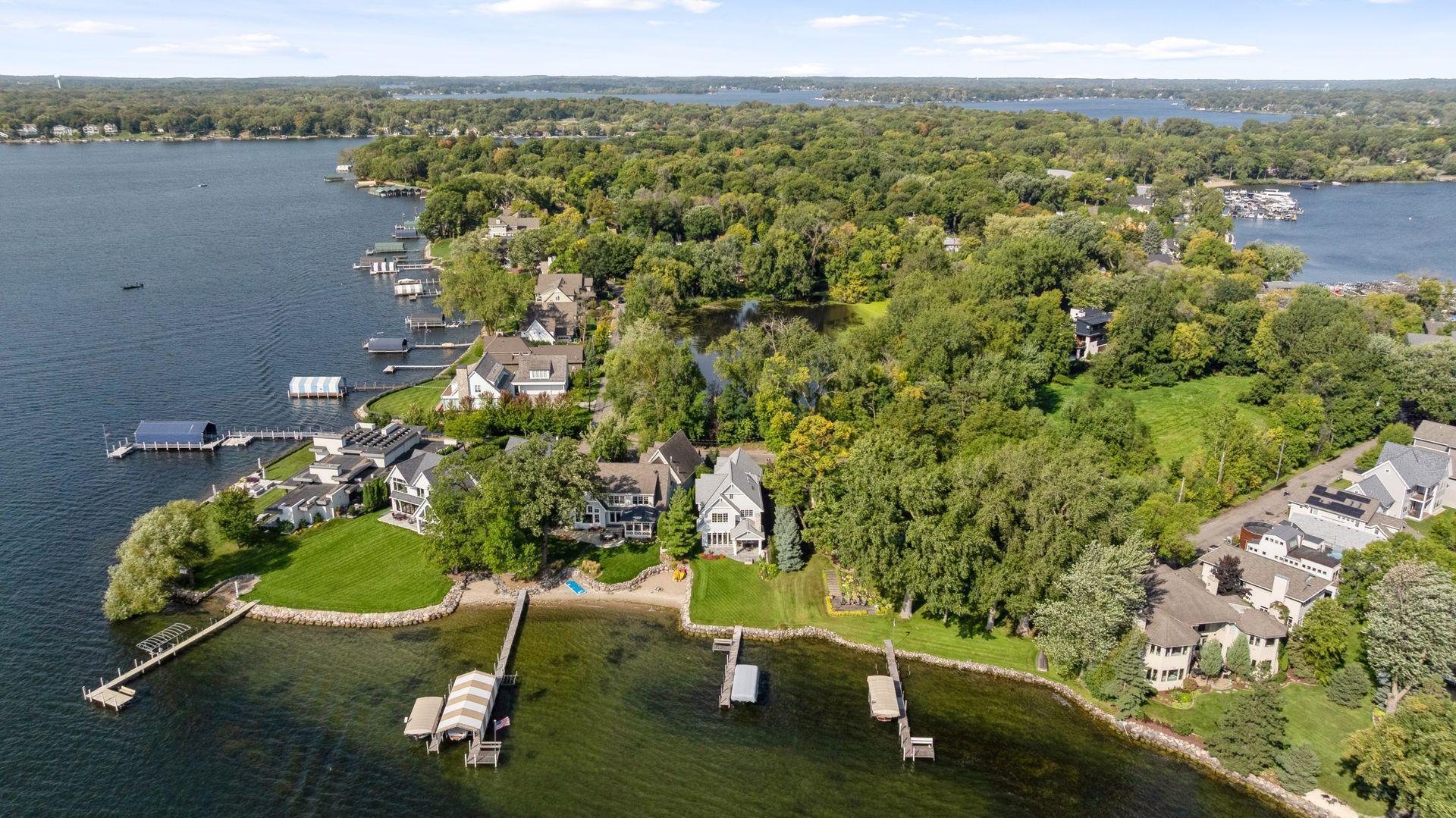 245 Lakeview Ave, Tonka Bay