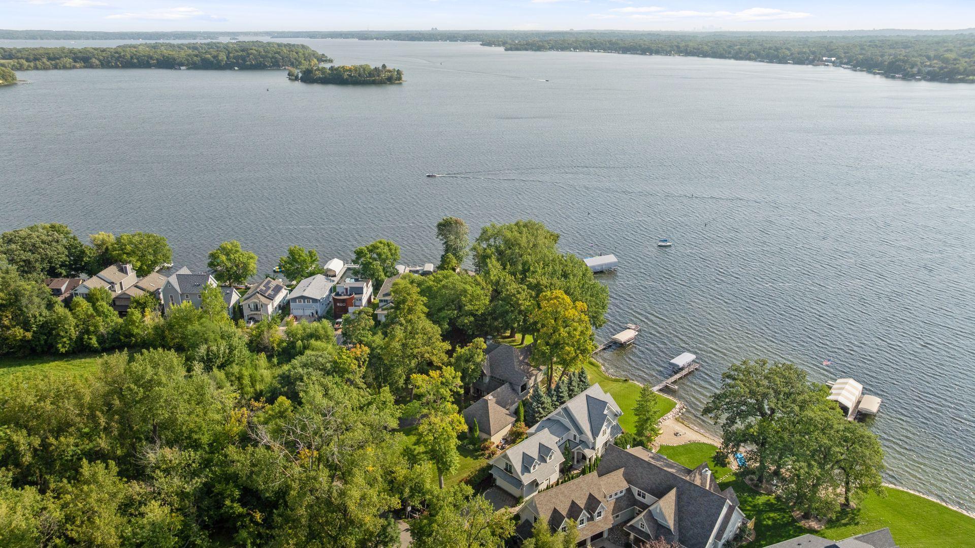 245 Lakeview Ave, Tonka Bay