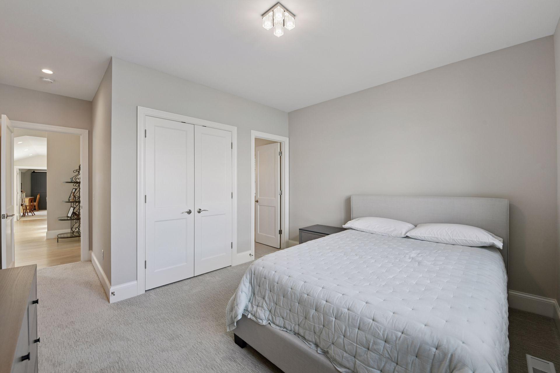 245 Lakeview Ave, Tonka Bay