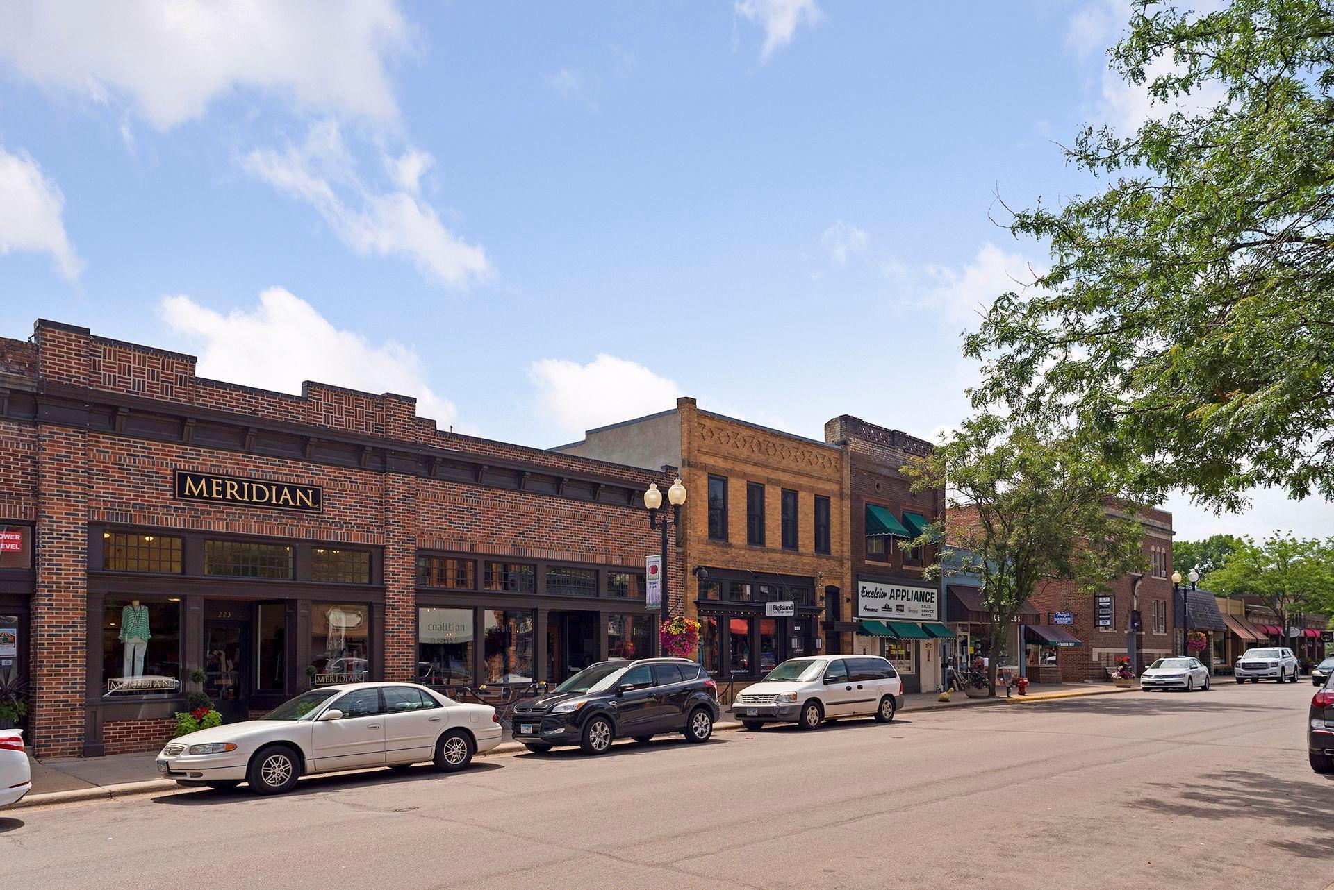 245 Lakeview Ave, Tonka Bay