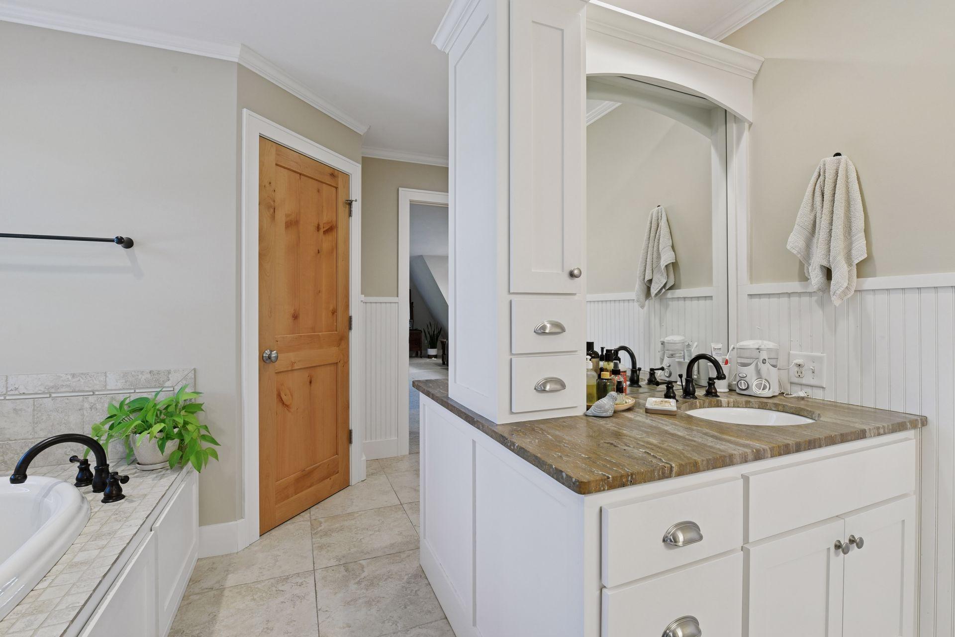 2938 Northview Rd, Minnetonka Beach