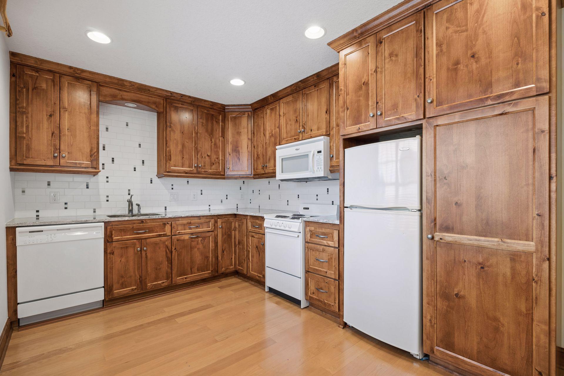 2490 Marshview Ct, Victoria