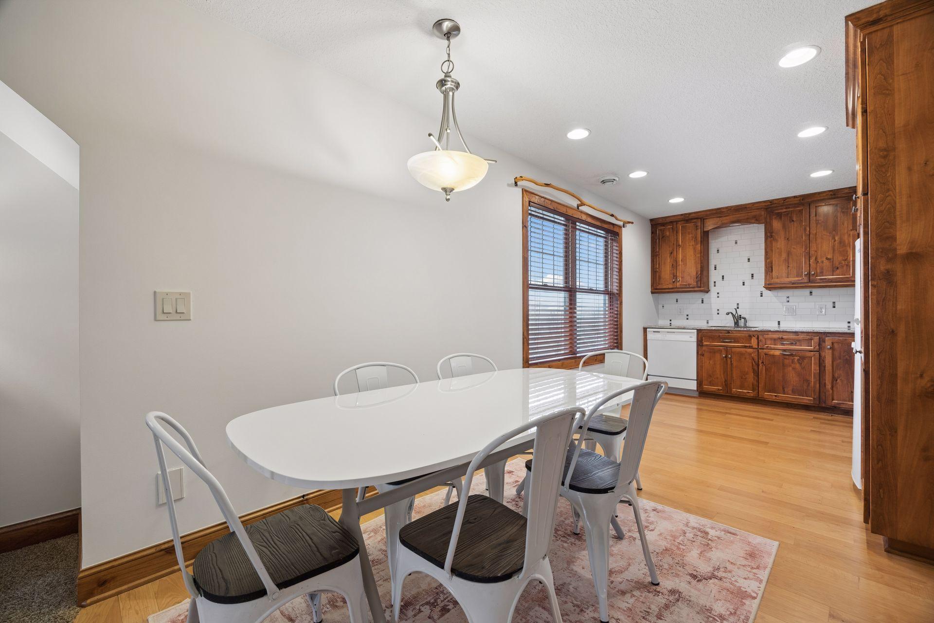 2490 Marshview Ct, Victoria