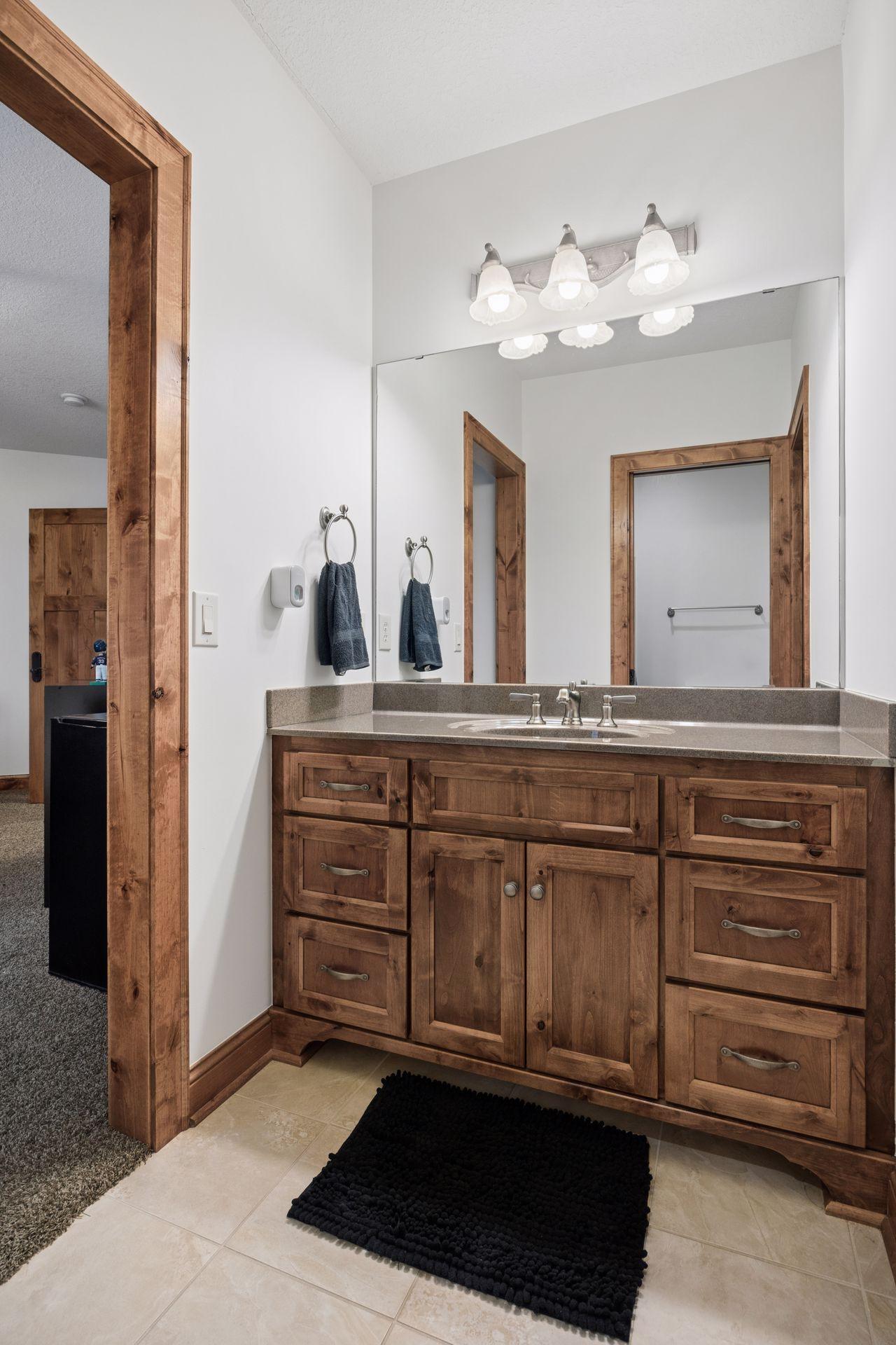 2490 Marshview Ct, Victoria