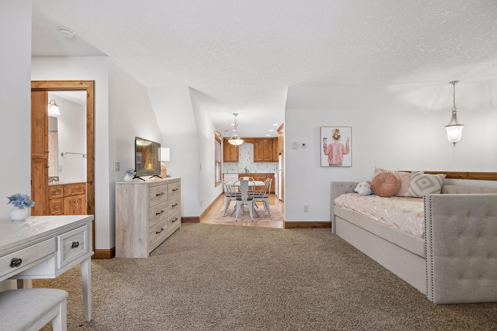 2490 Marshview Ct, Victoria