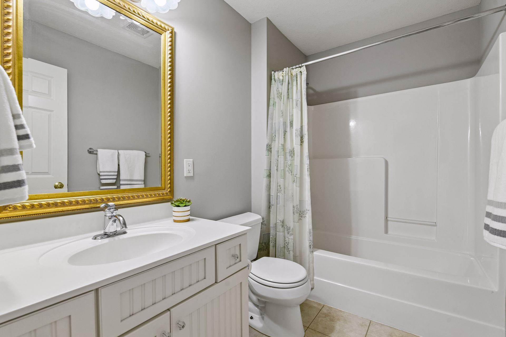 4660 Island View Dr, Mound