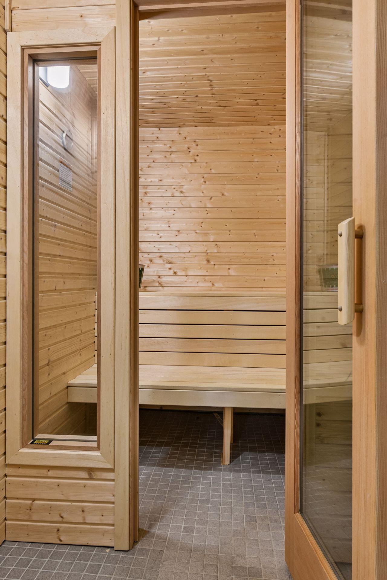 4660 Island View Dr, Mound