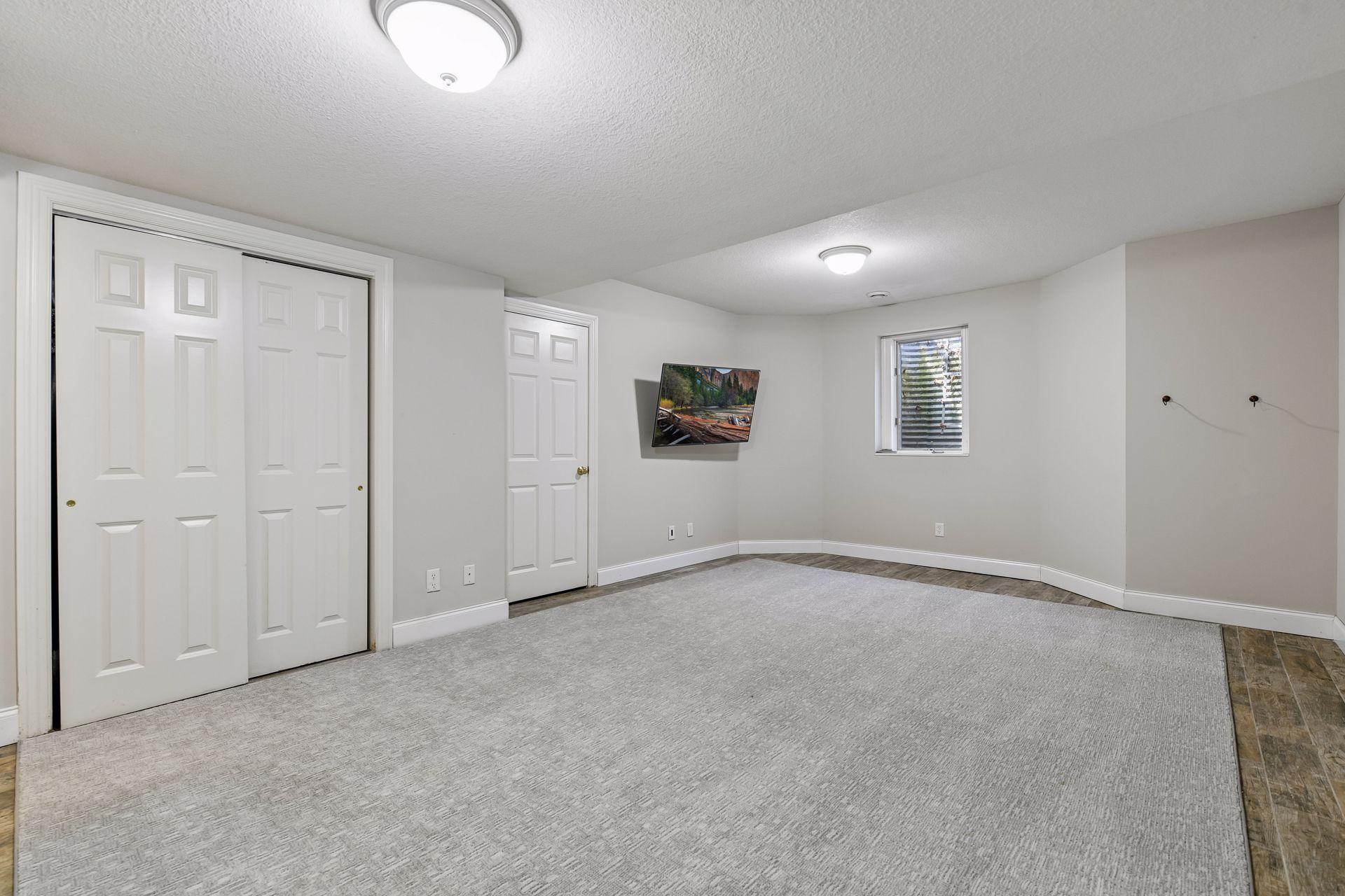 4660 Island View Dr, Mound