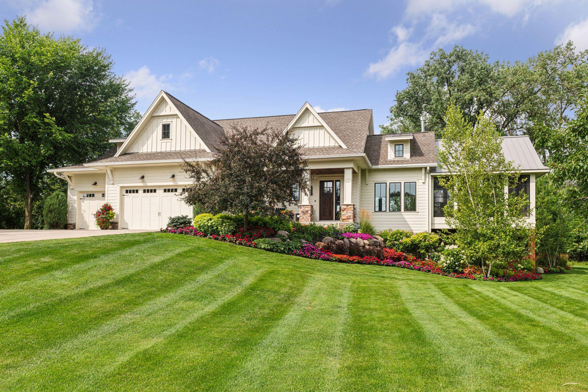 825 Willow Drive S