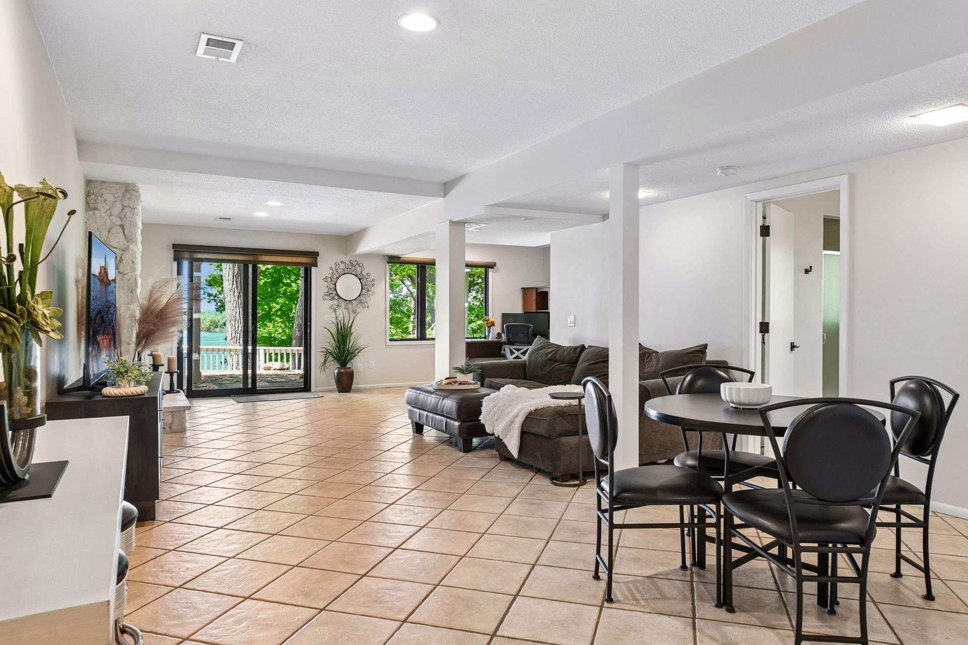 3337 Warner Lane