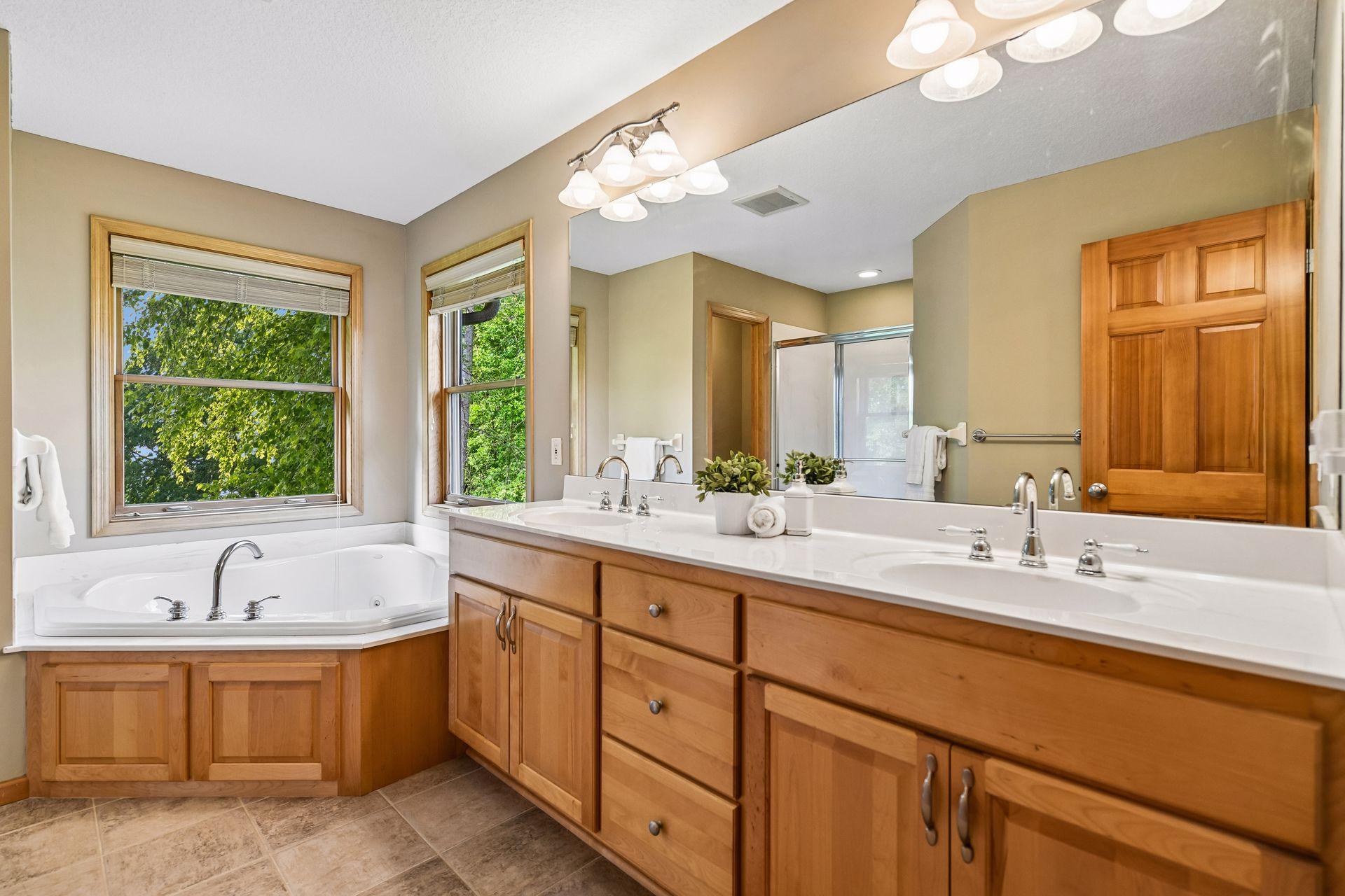 830 Fox Path Ct, Medina