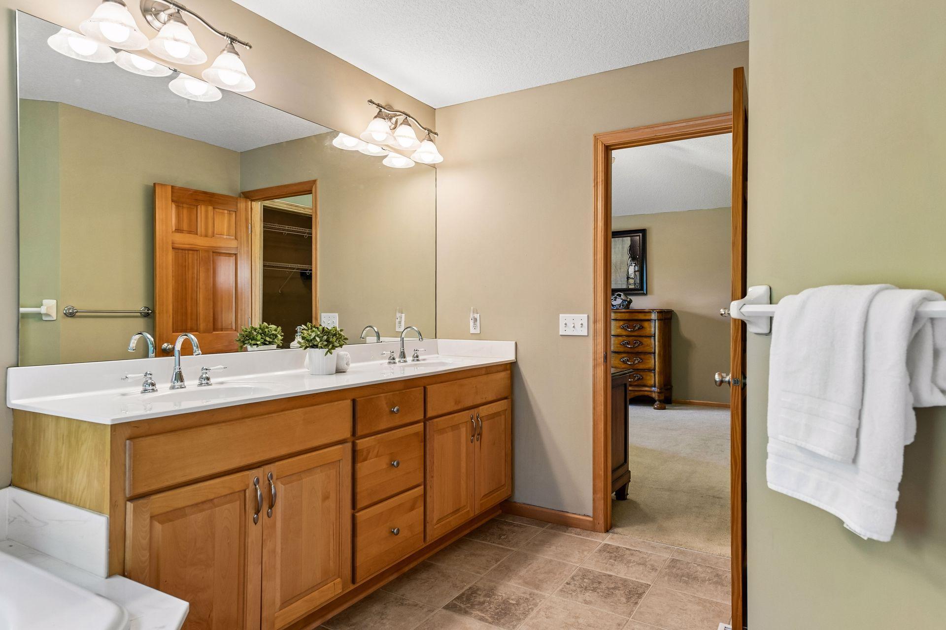 830 Fox Path Ct, Medina