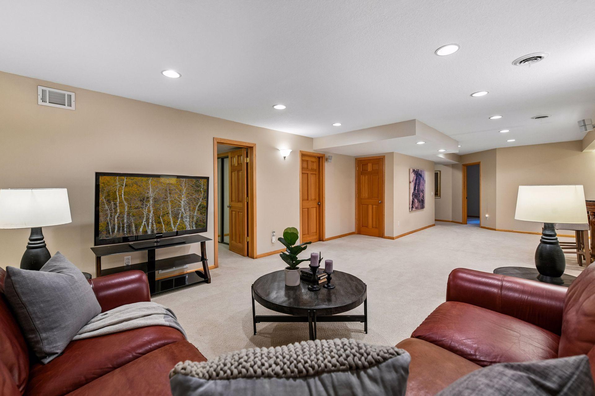 830 Fox Path Ct, Medina