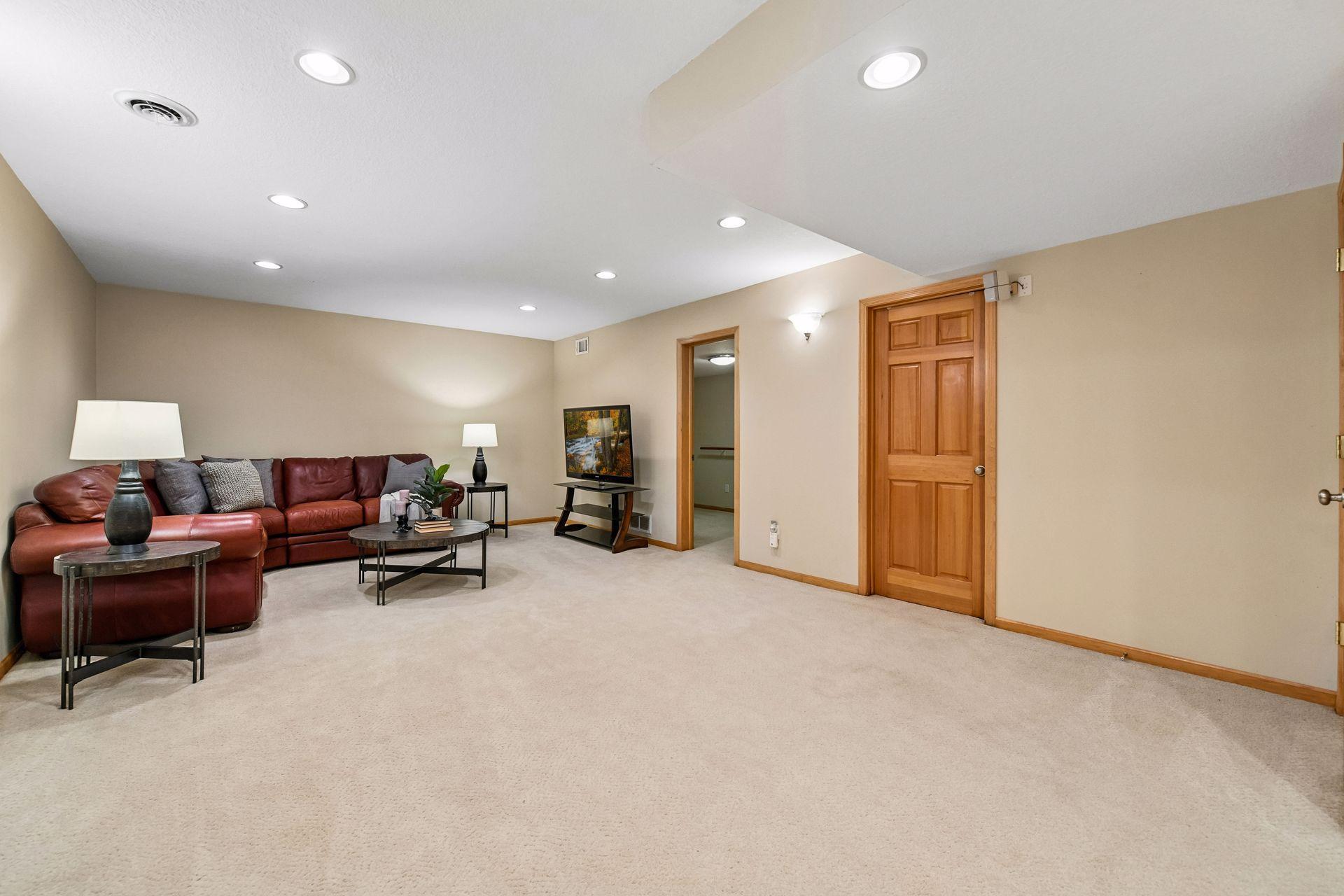830 Fox Path Ct, Medina