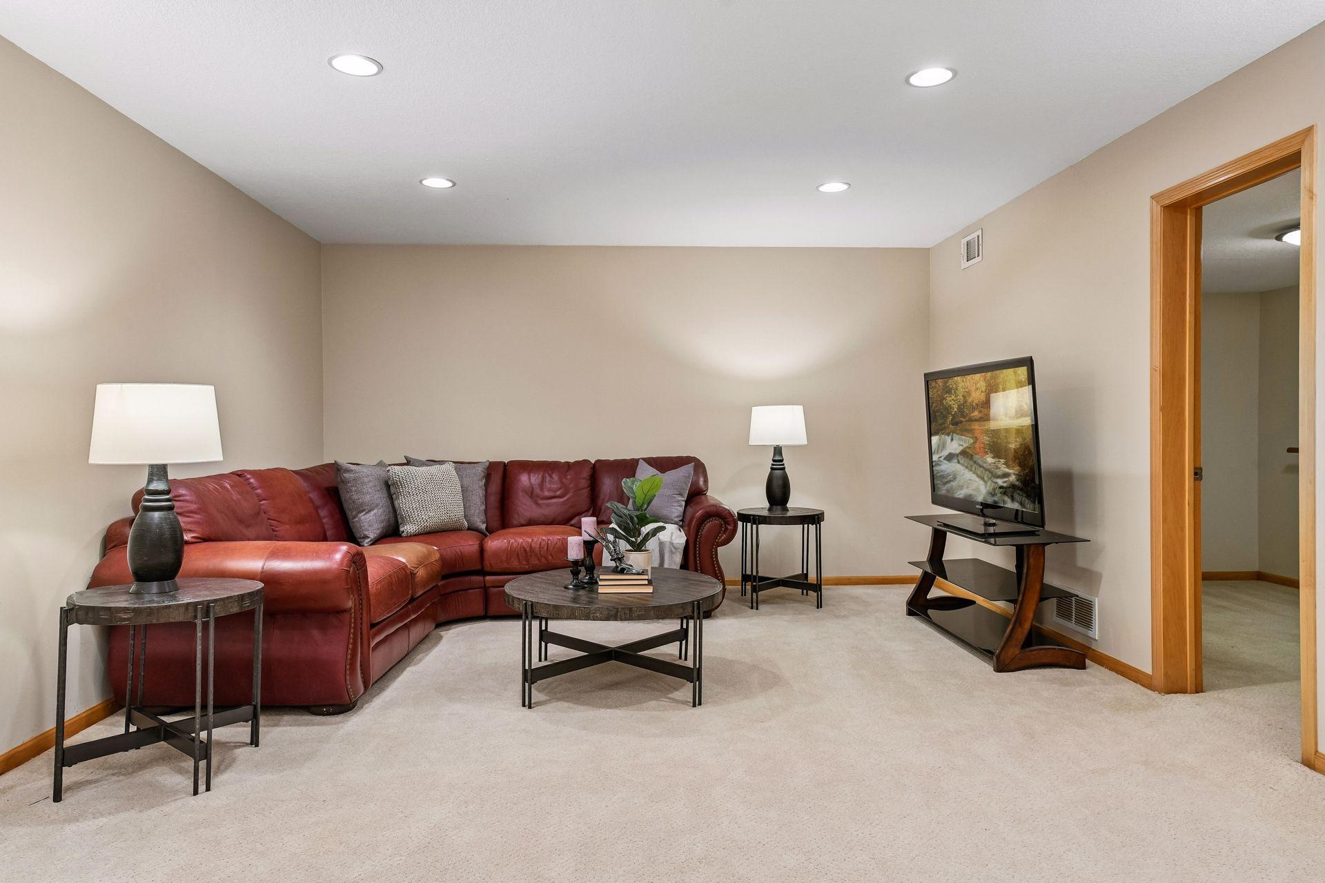 830 Fox Path Ct, Medina