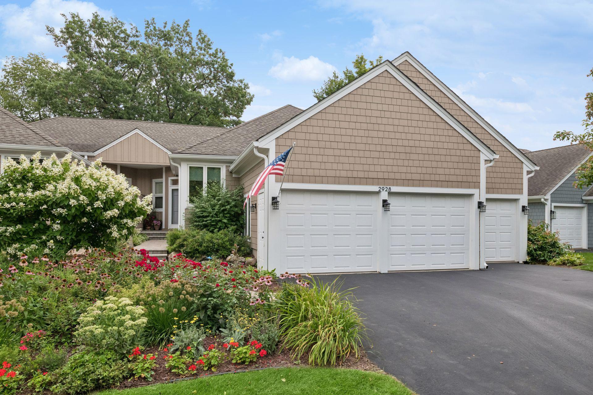 2928 Pelican Point Circle