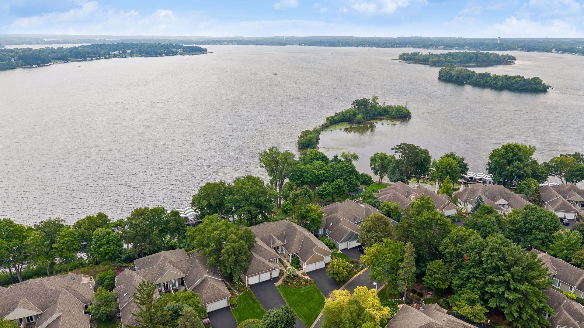 2928 Pelican Point Circle