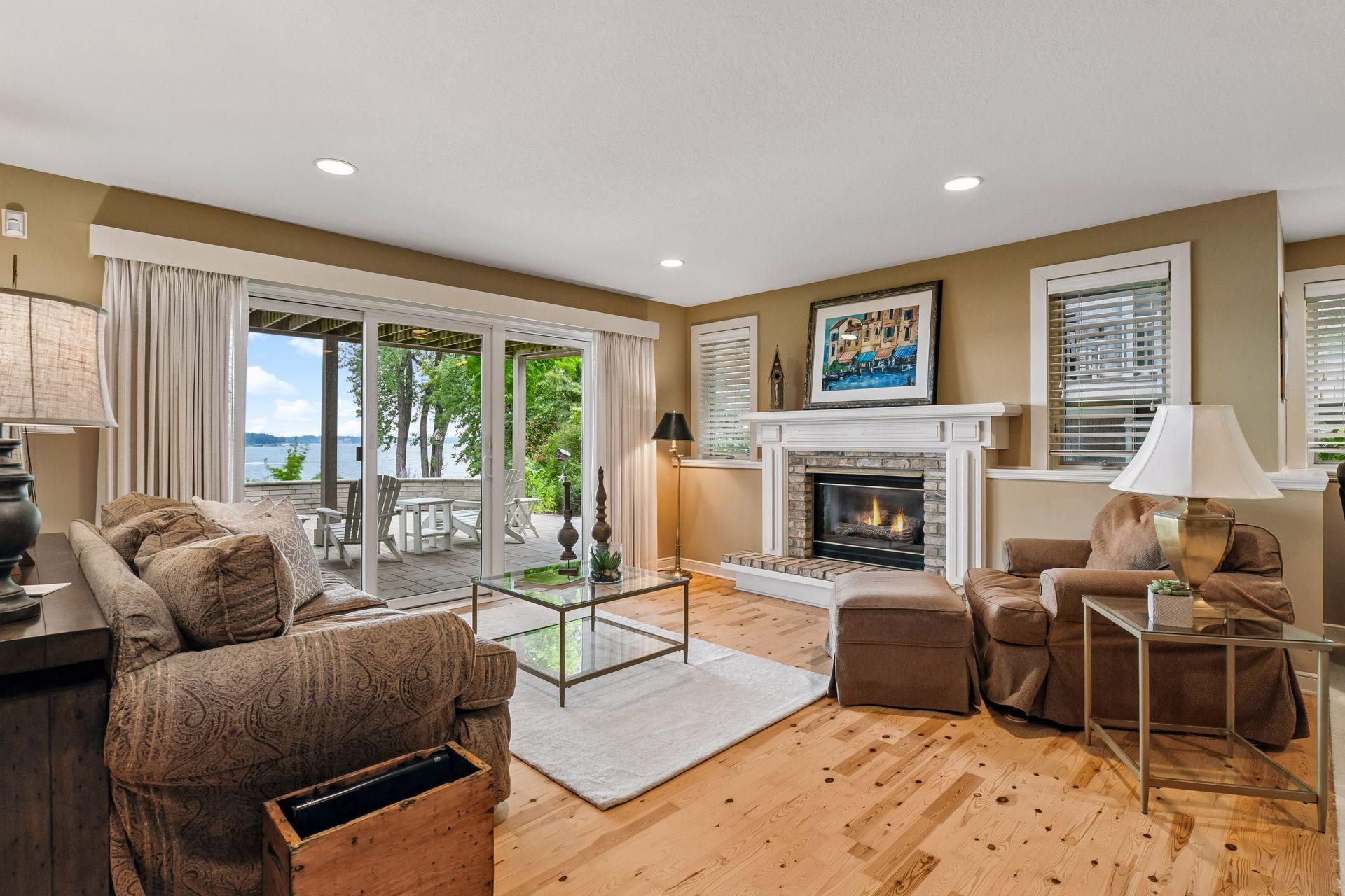 2928 Pelican Point Circle