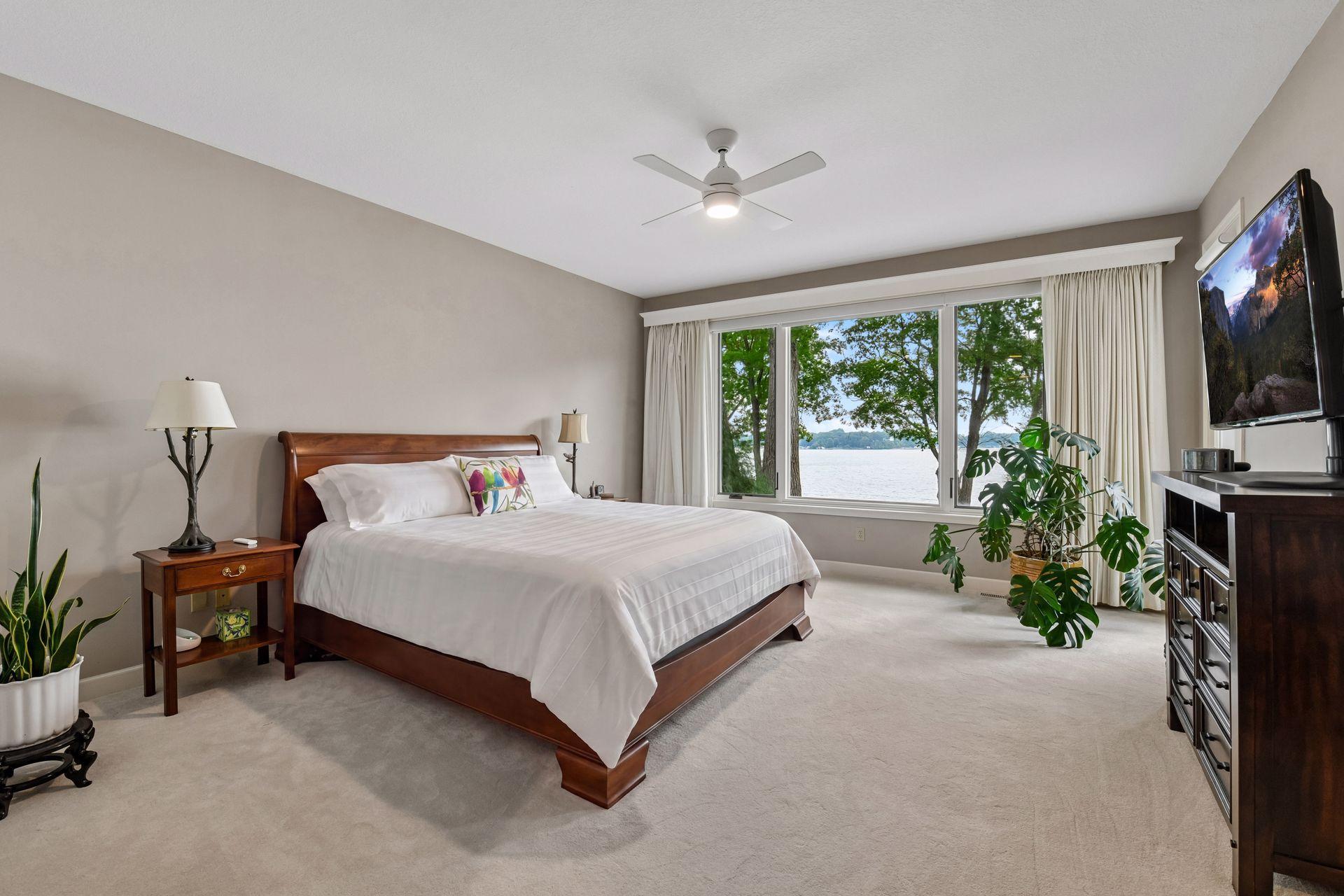 2928 Pelican Point Circle