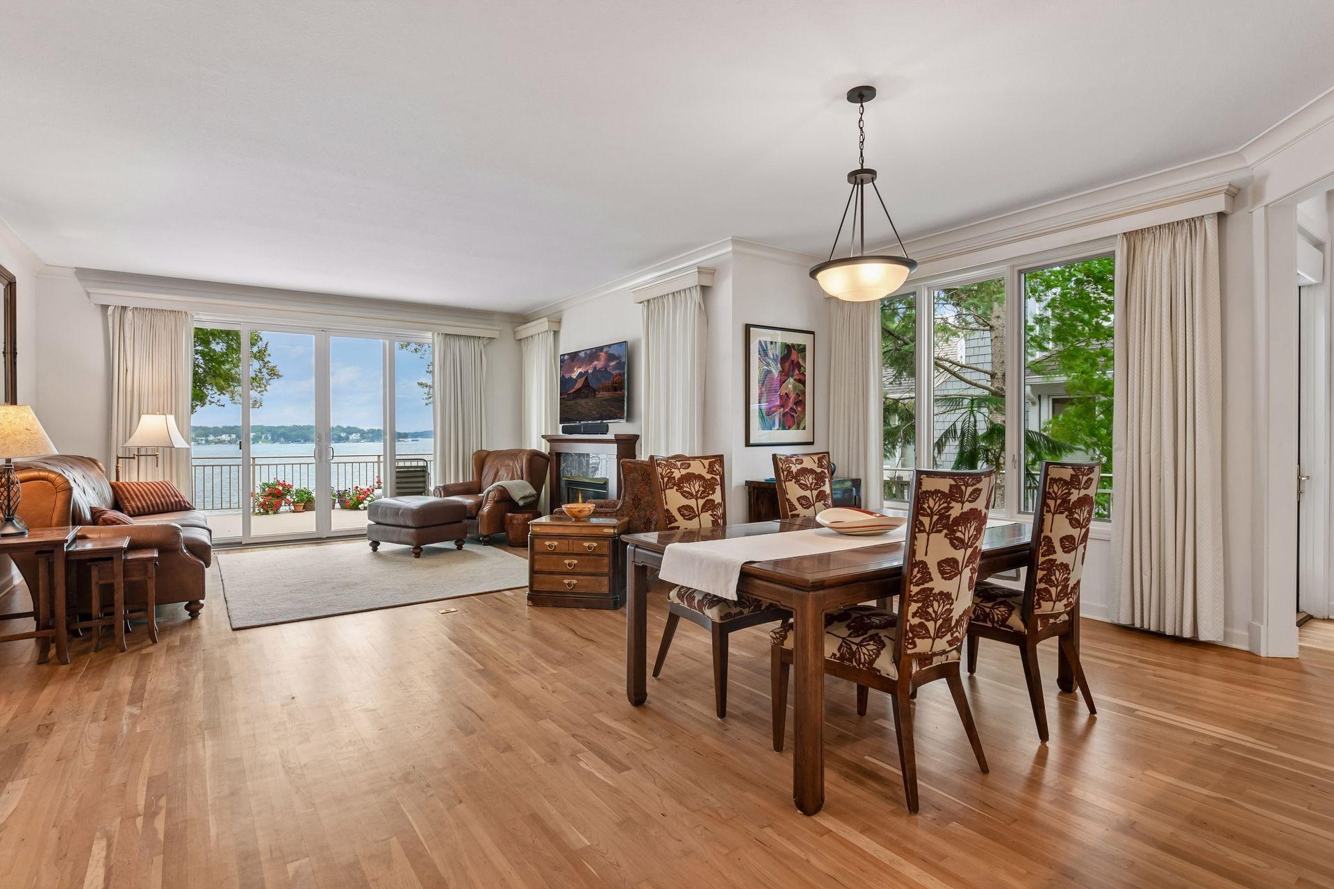 2928 Pelican Point Circle