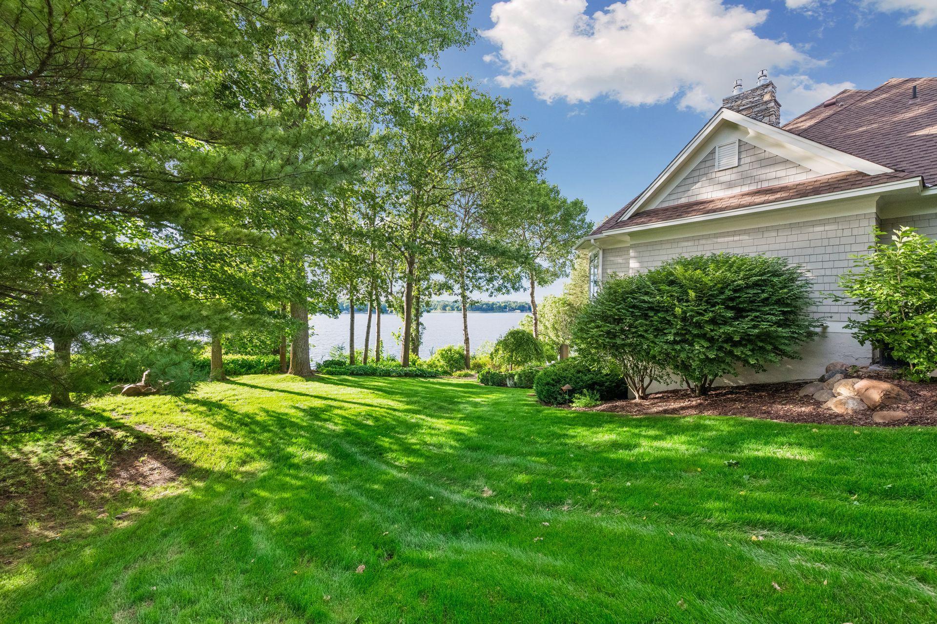 28028 Woodside Rd, Shorewood