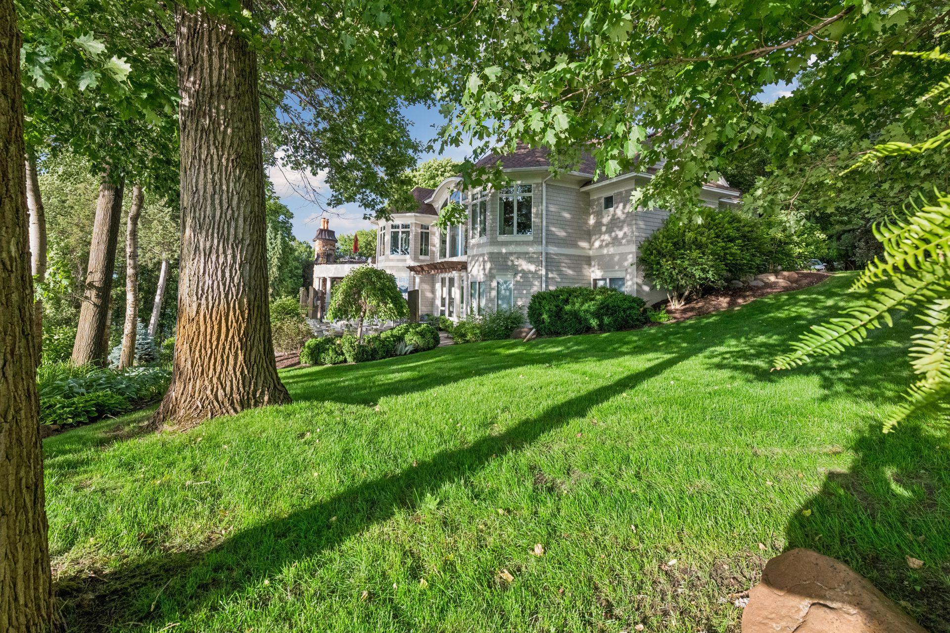 28028 Woodside Rd, Shorewood