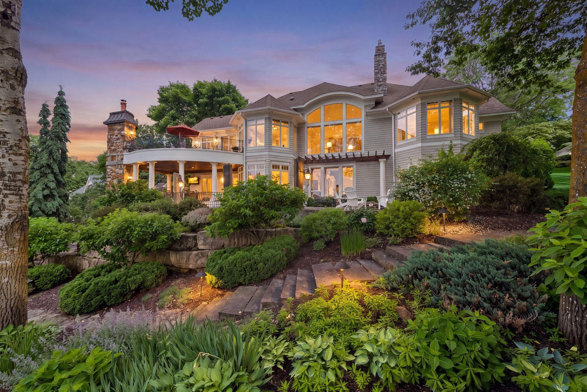 28028 Woodside Rd, Shorewood