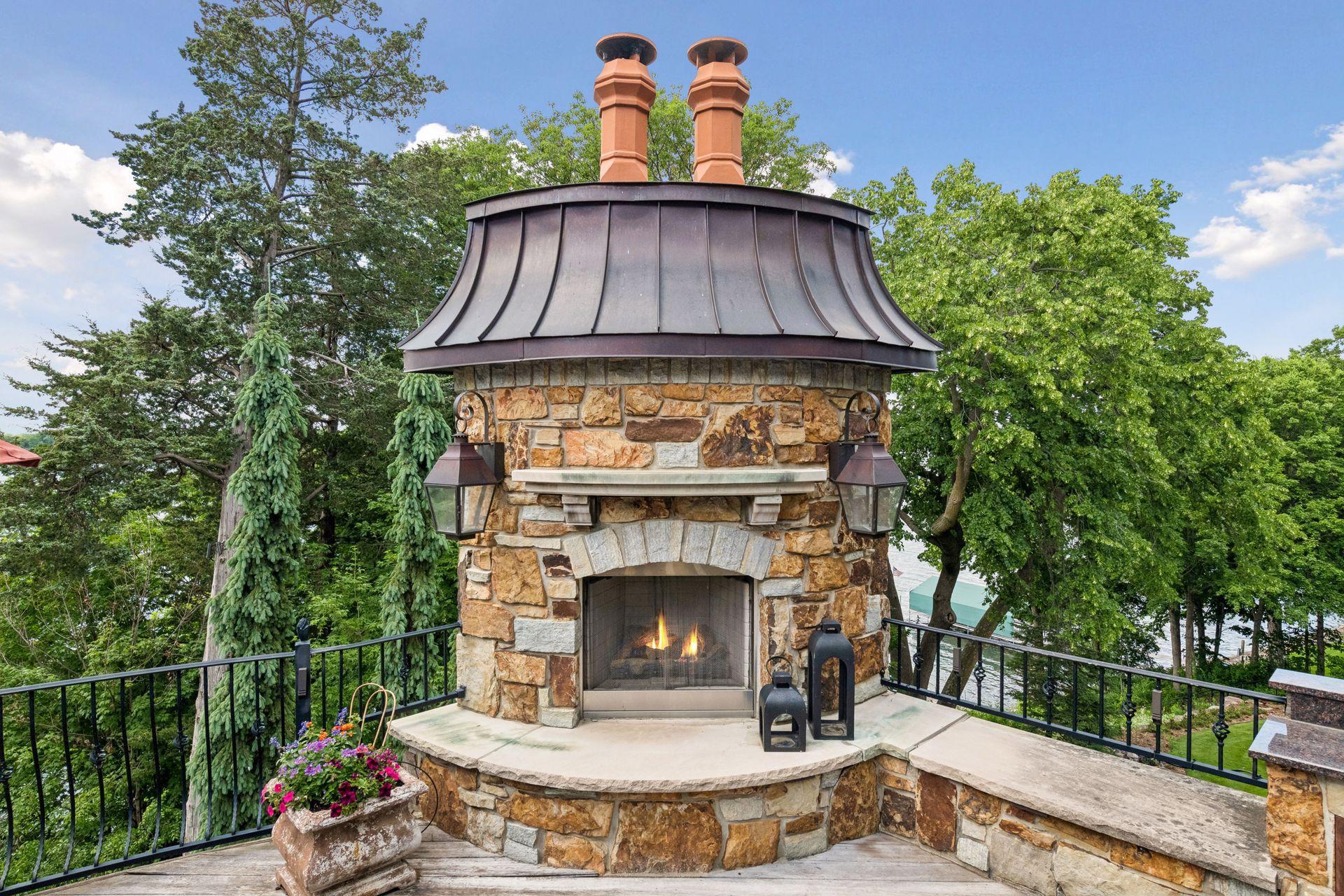 28028 Woodside Rd, Shorewood