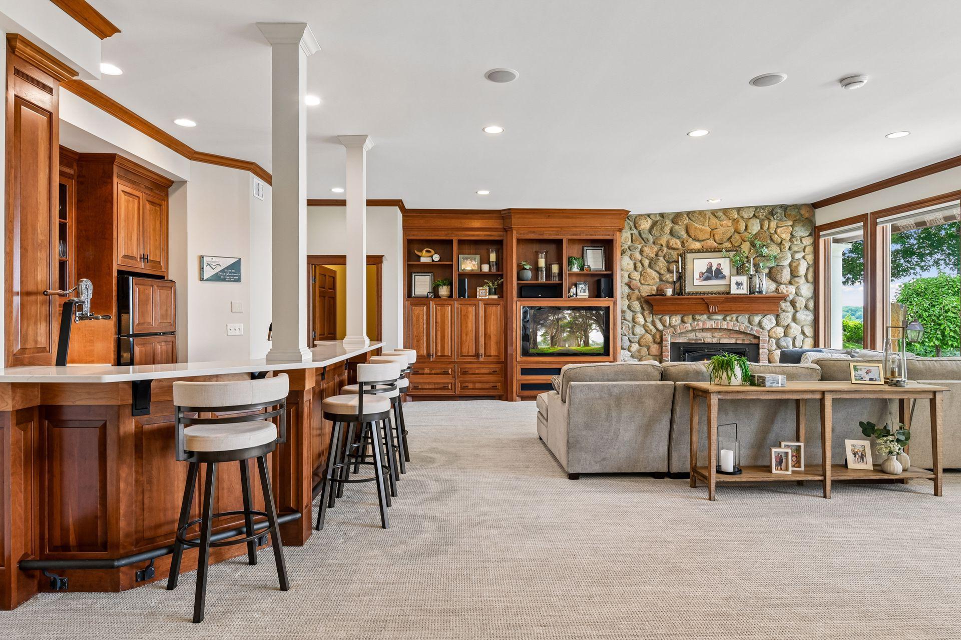 28028 Woodside Rd, Shorewood