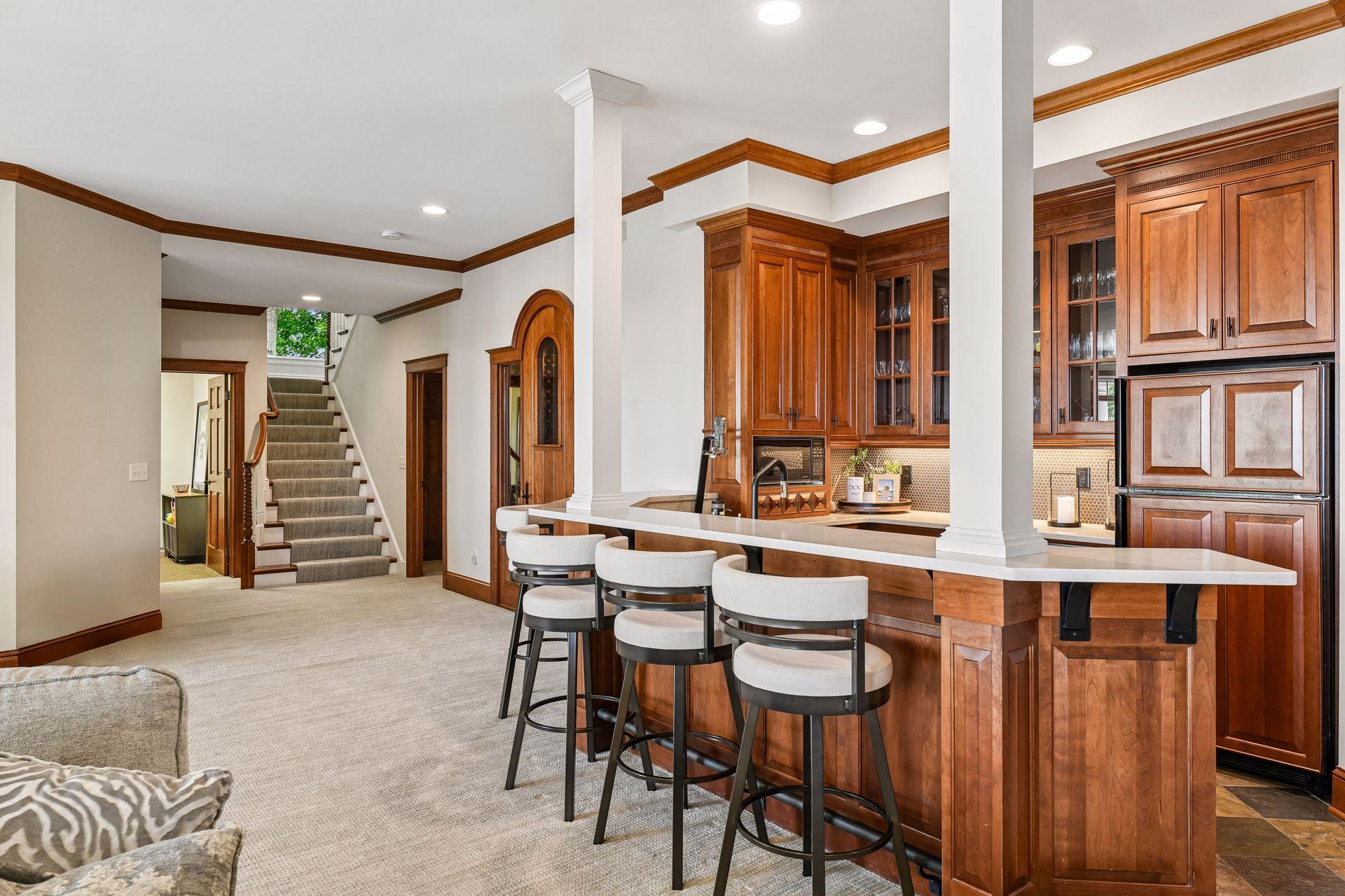 28028 Woodside Rd, Shorewood