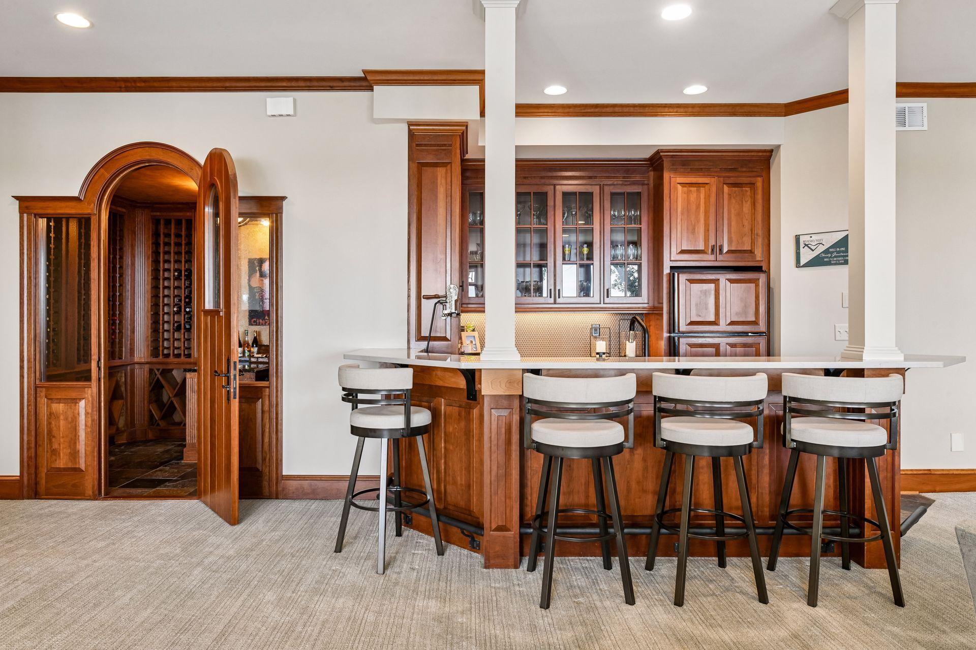 28028 Woodside Rd, Shorewood