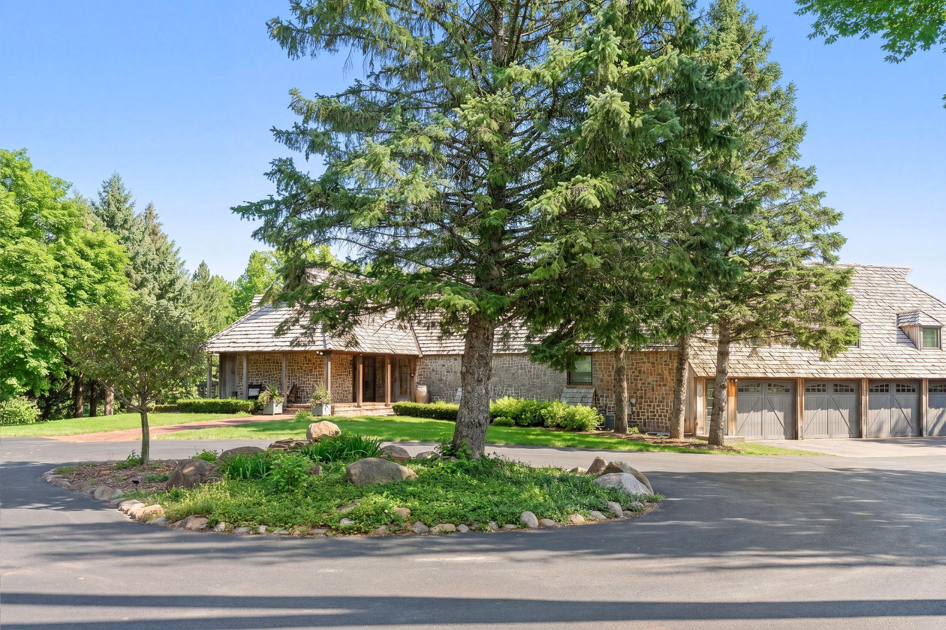 2495 Willow Dr, Medina