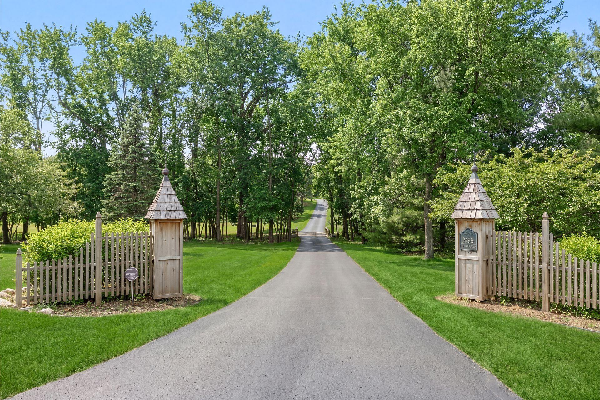2495 Willow Dr, Medina