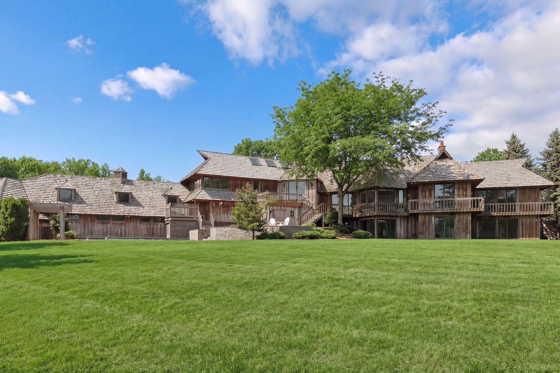 2495 Willow Dr, Medina