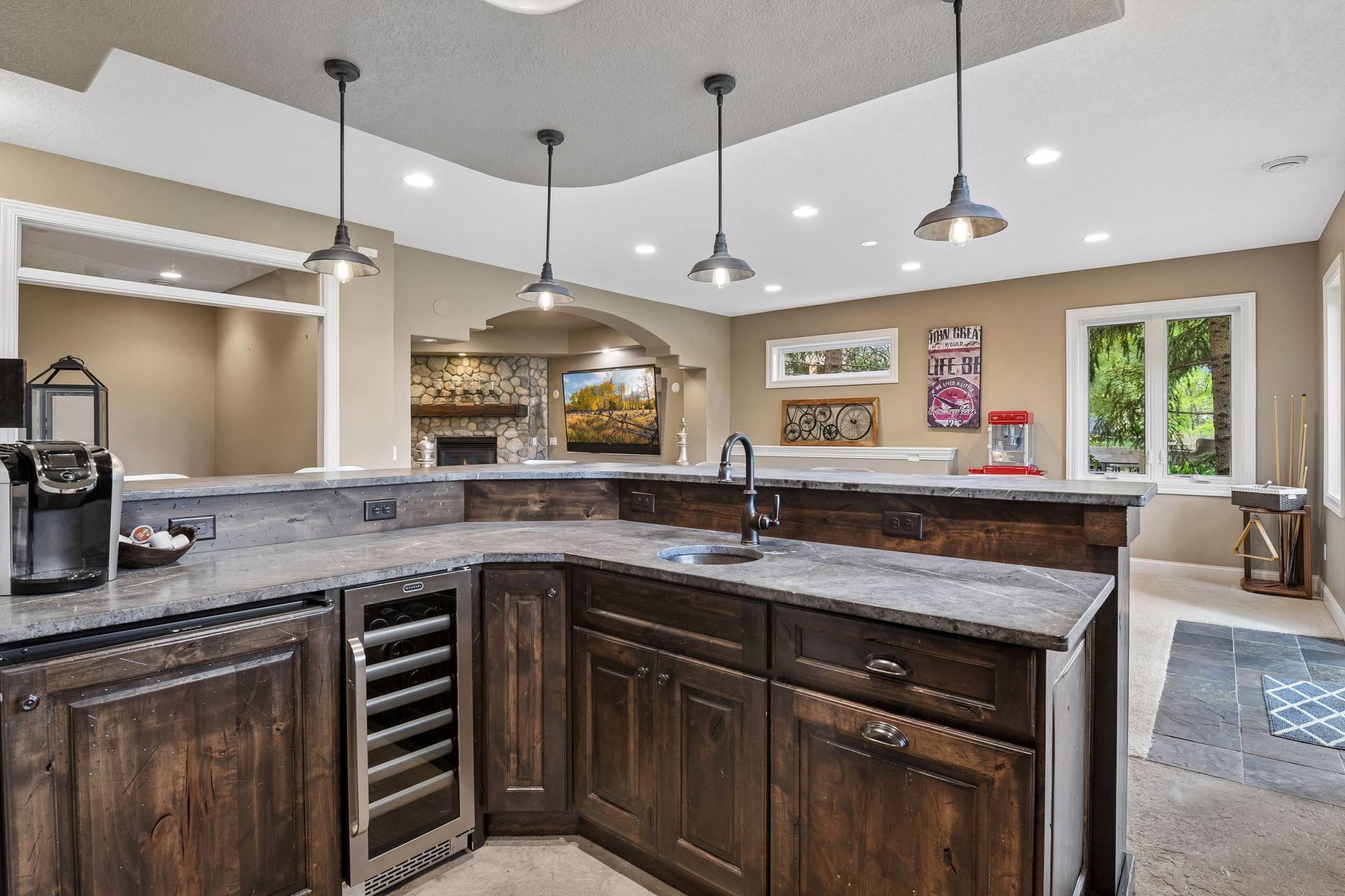 9487 Mcgee Way, Eden Prairie