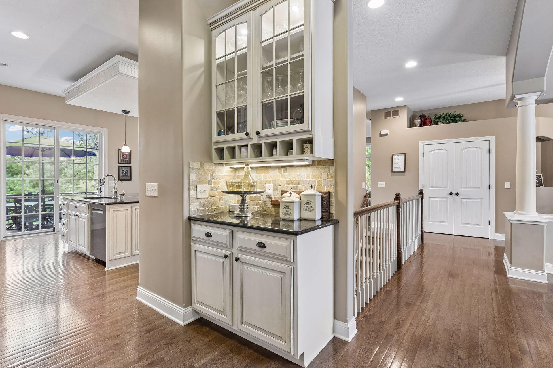 9487 Mcgee Way, Eden Prairie