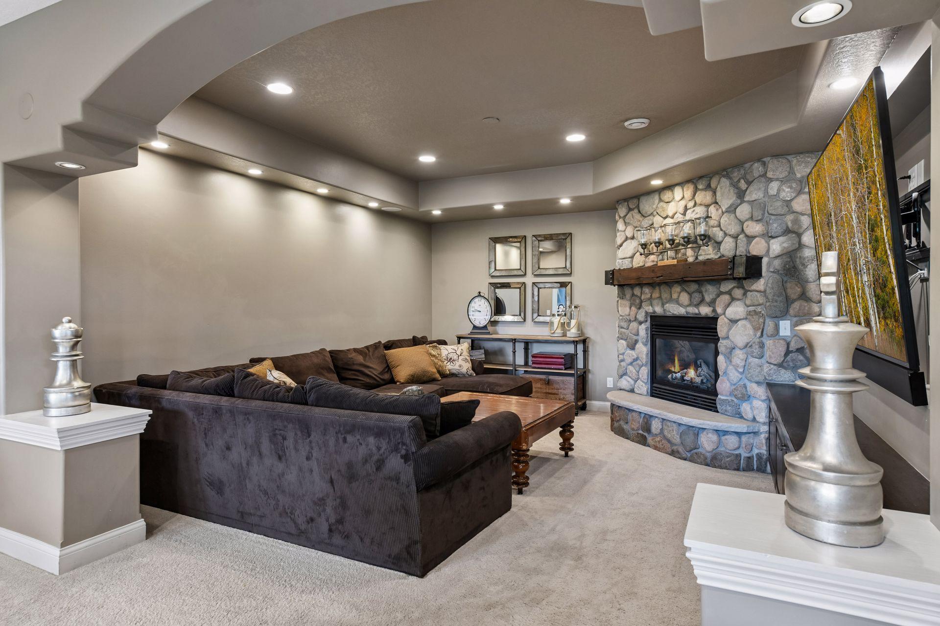 9487 Mcgee Way, Eden Prairie